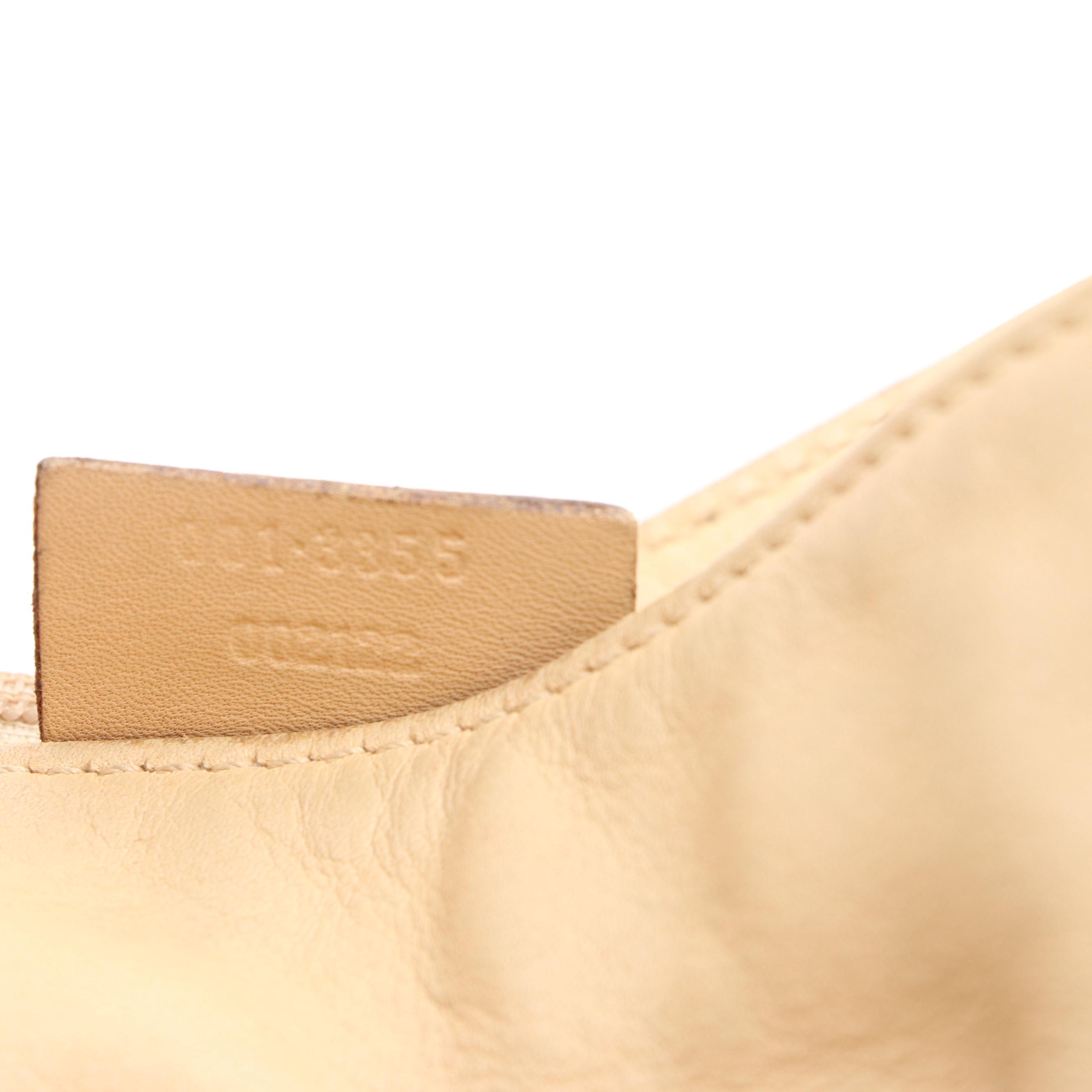 Gucci Slim Shoulder Bag in Leather with Piston/Push Lock