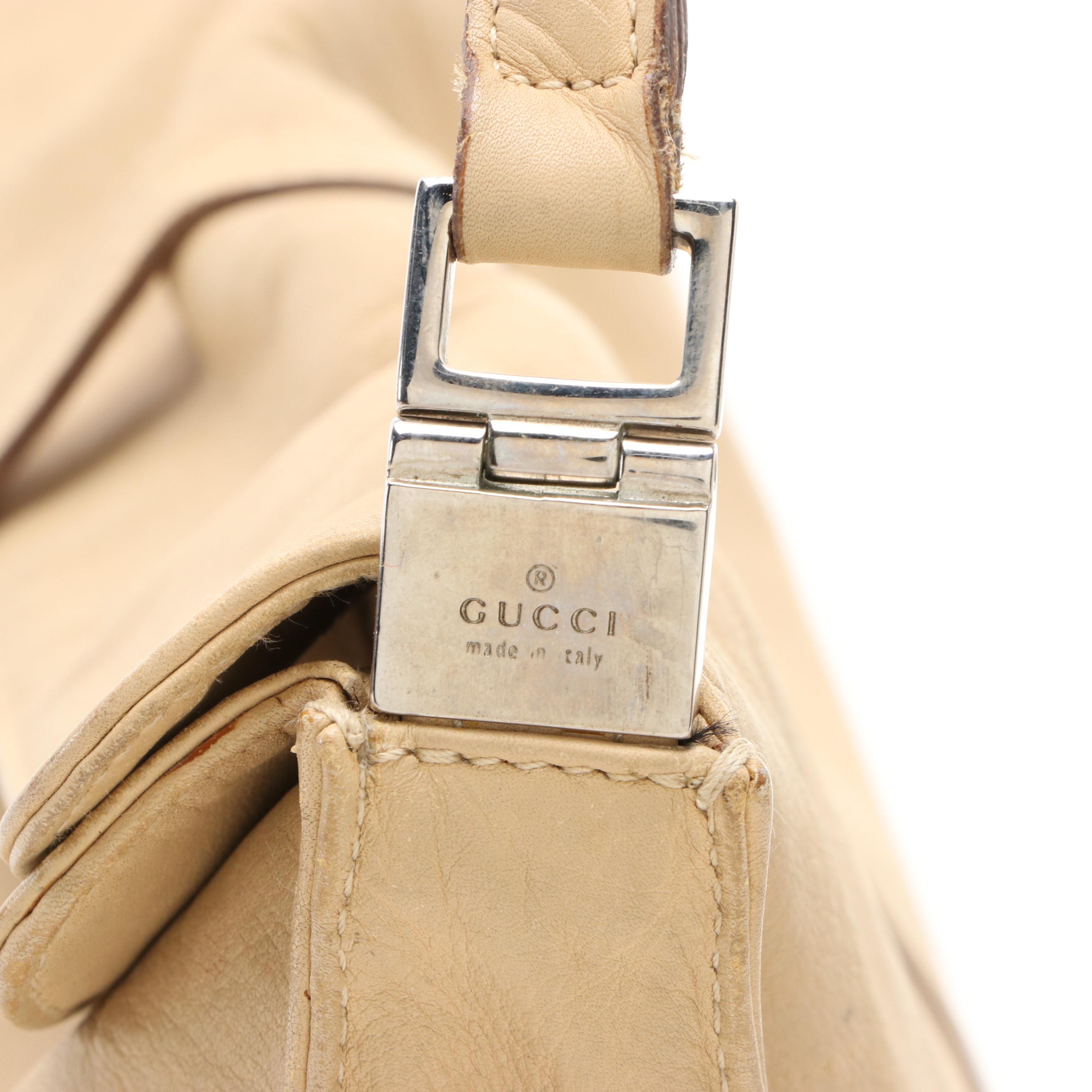 Gucci Slim Shoulder Bag in Leather with Piston/Push Lock