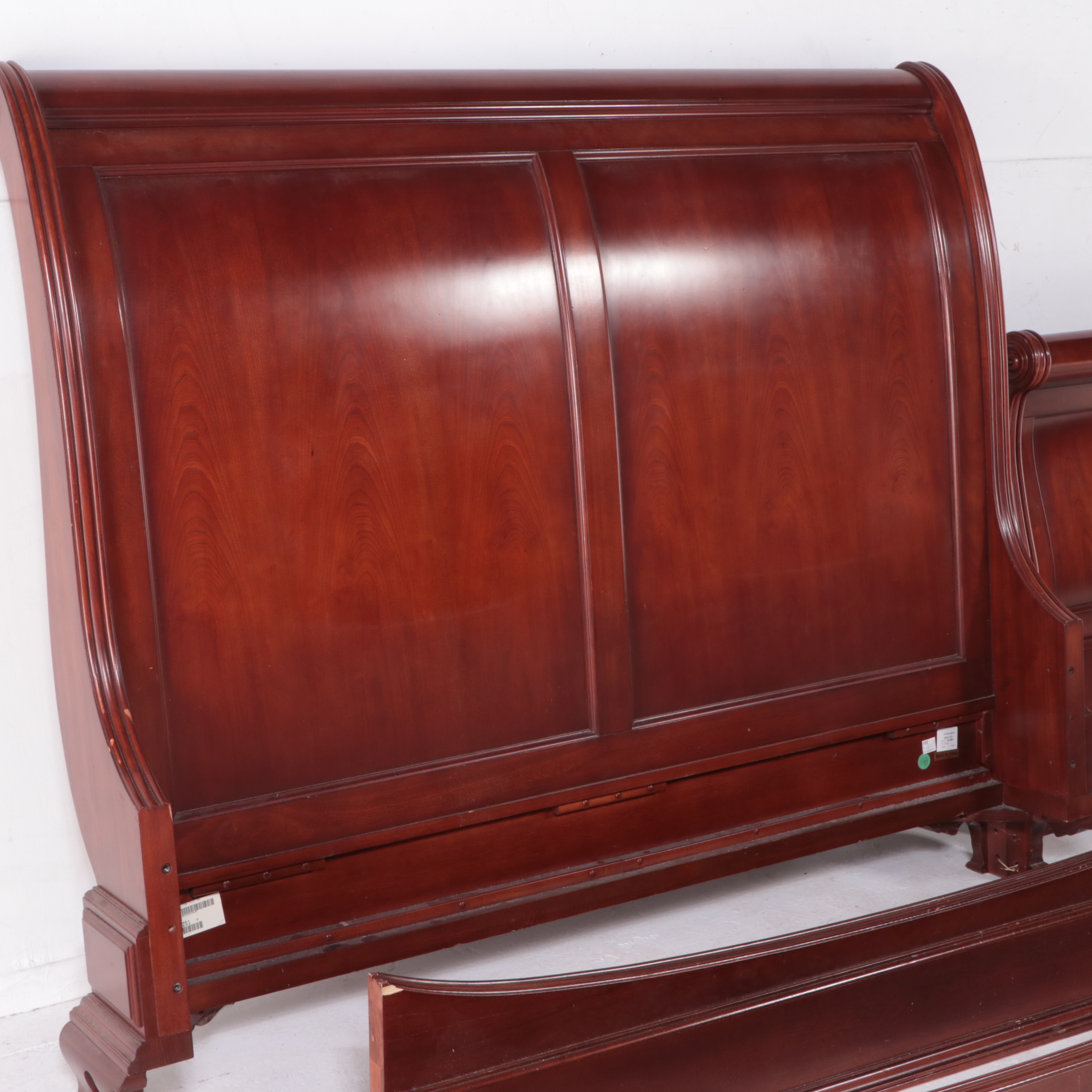 Classical Style Cherrywood-Stained Queen Size Sleigh Bed Frame