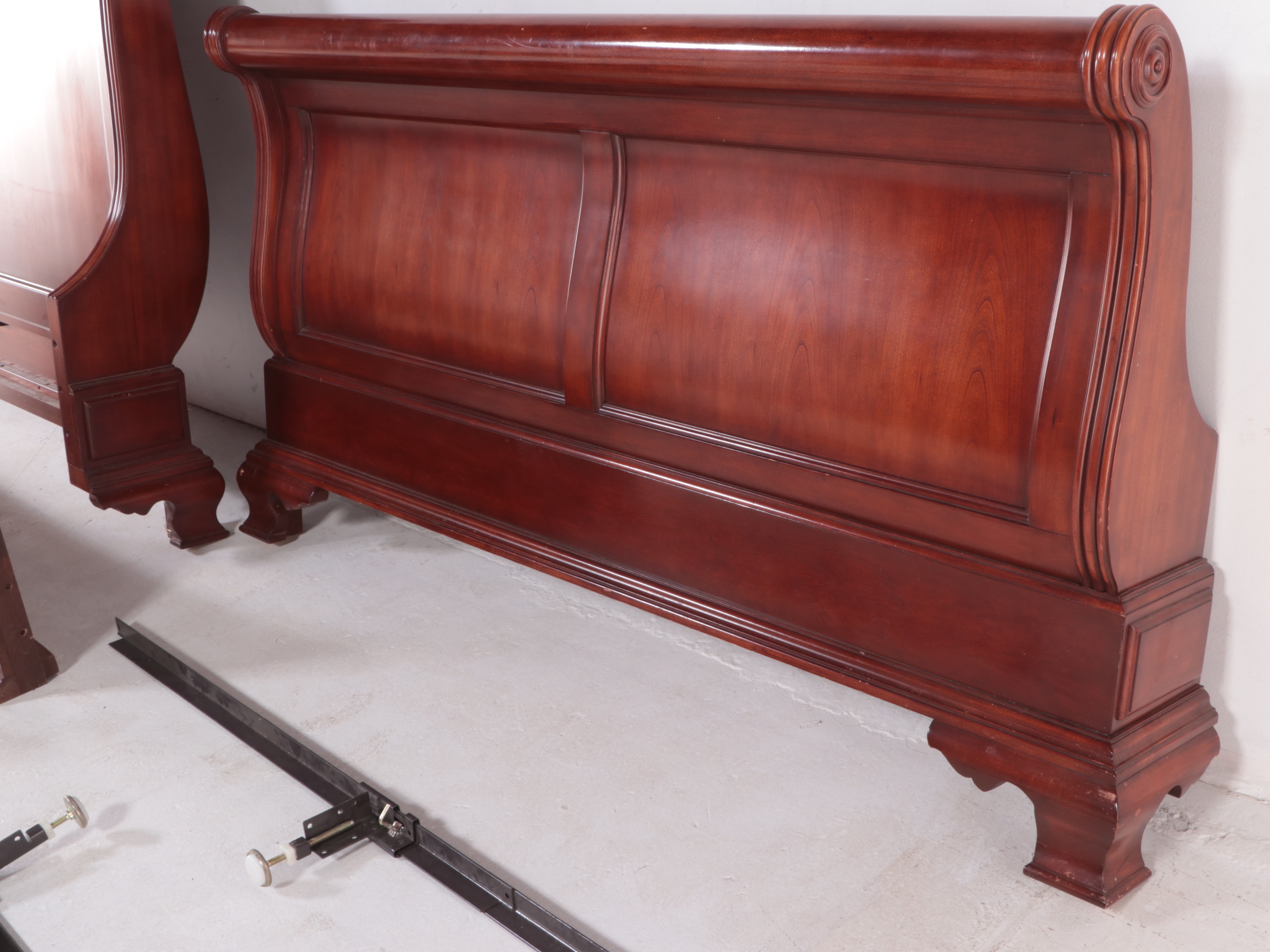 Classical Style Cherrywood-Stained Queen Size Sleigh Bed Frame