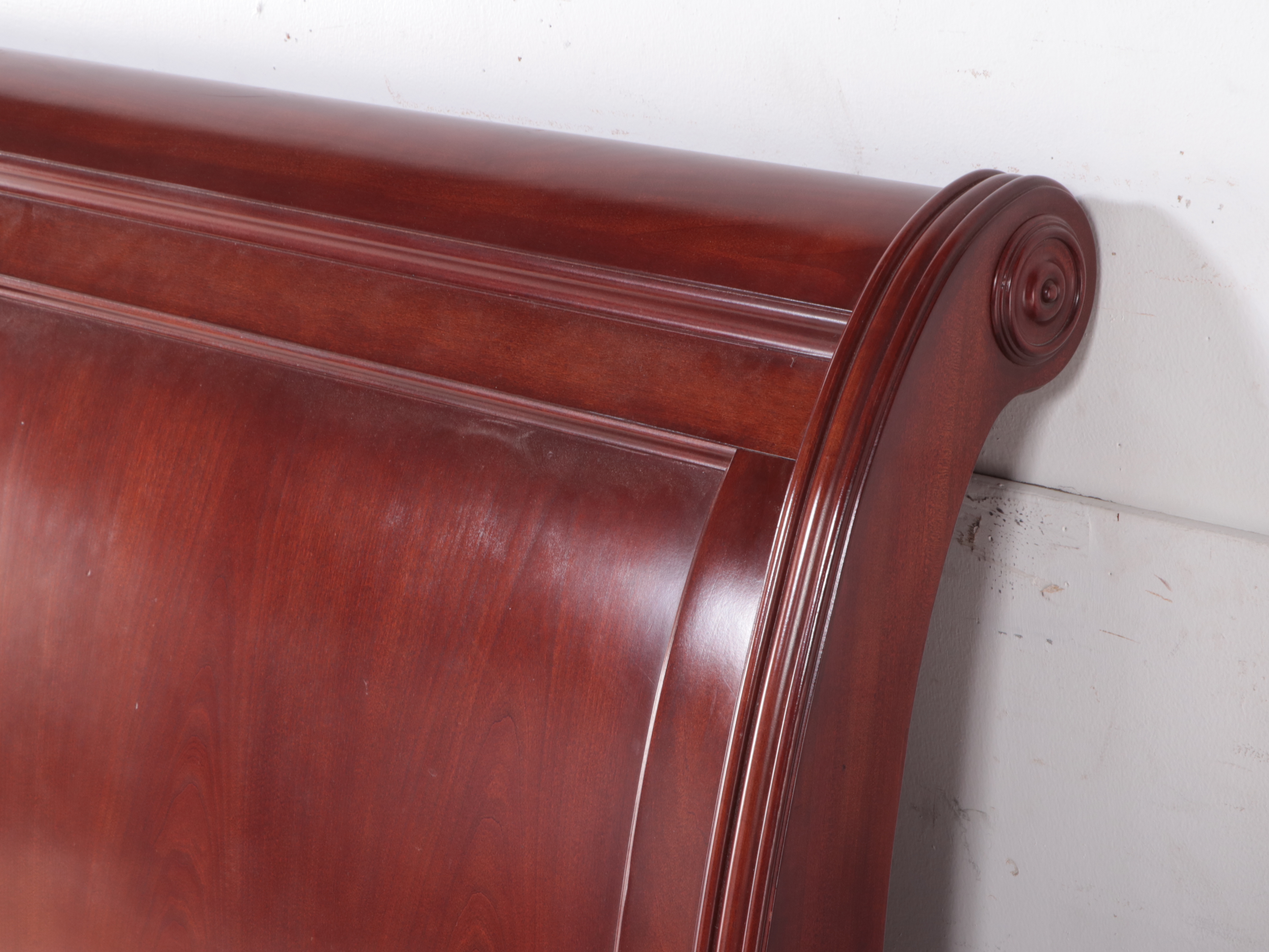 Classical Style Cherrywood-Stained Queen Size Sleigh Bed Frame