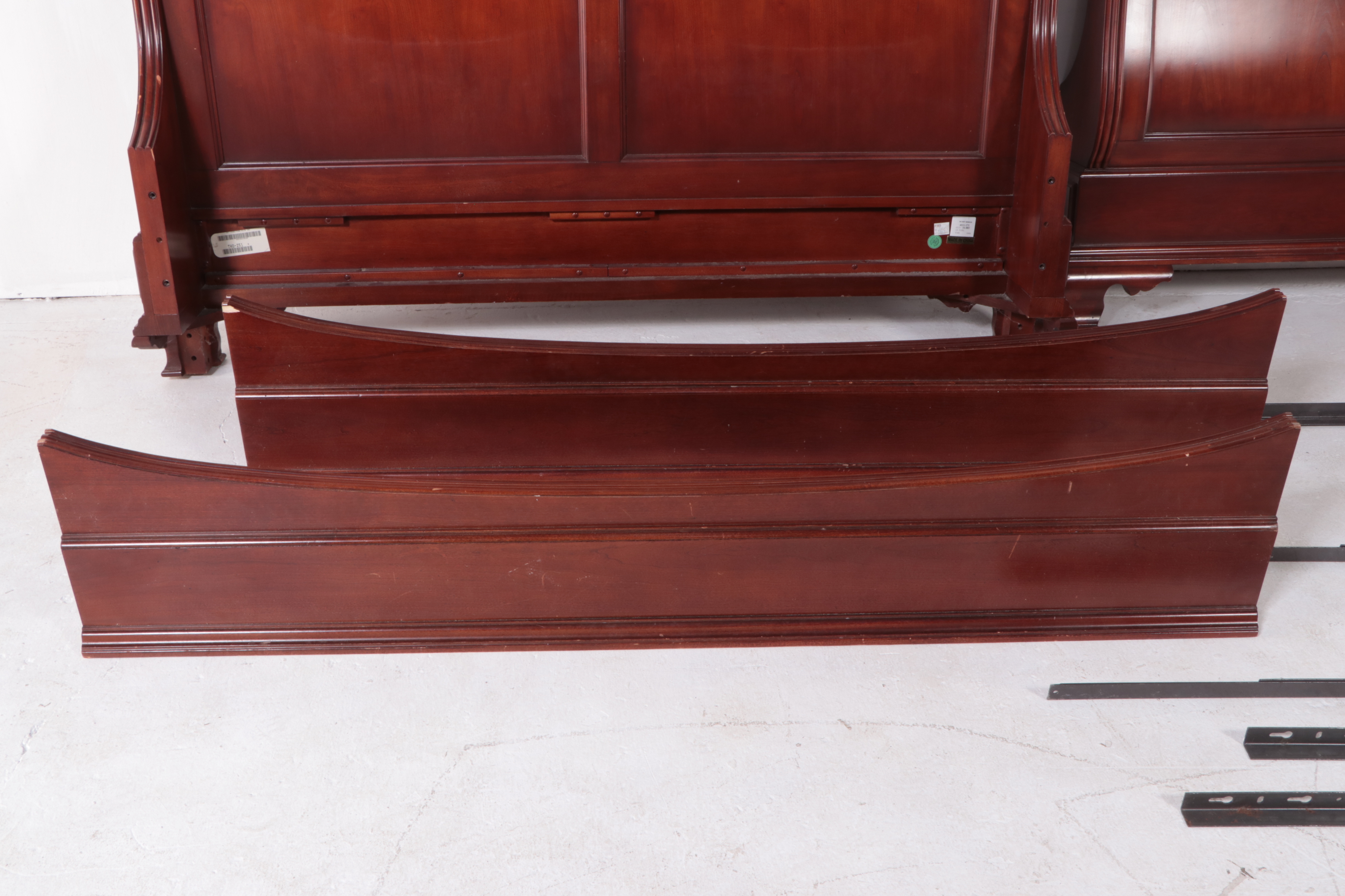 Classical Style Cherrywood-Stained Queen Size Sleigh Bed Frame