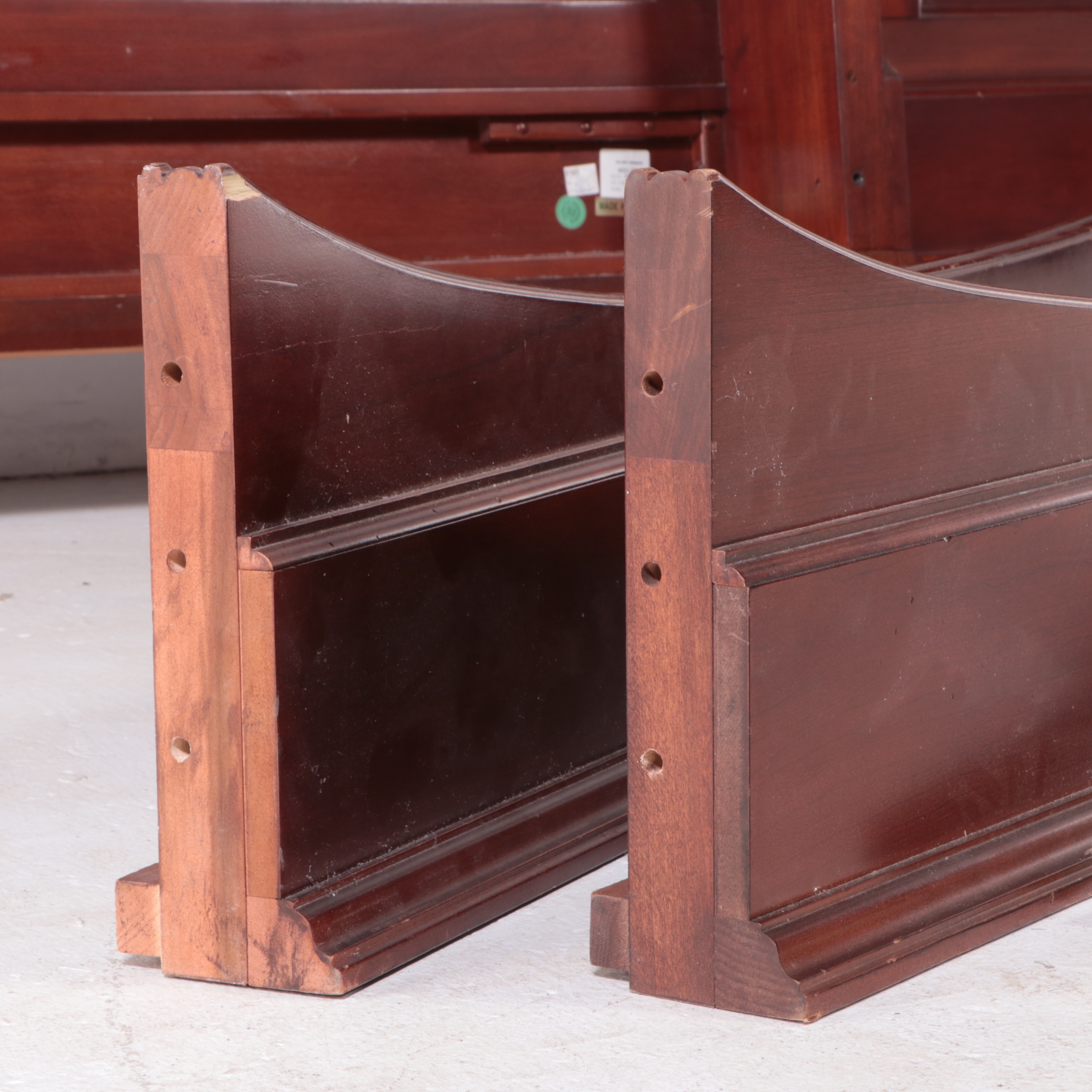 Classical Style Cherrywood-Stained Queen Size Sleigh Bed Frame