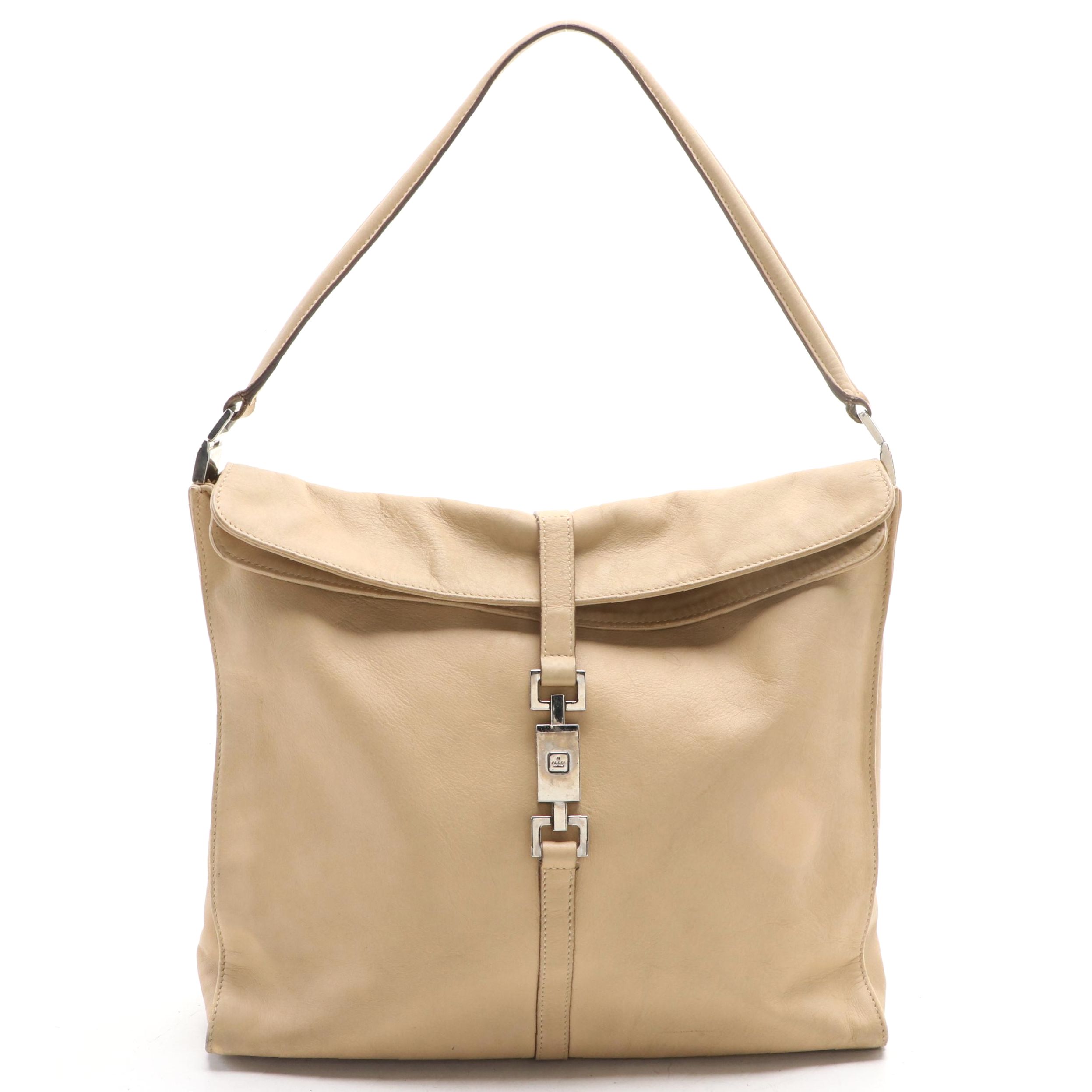 Gucci Slim Shoulder Bag in Leather with Piston/Push Lock