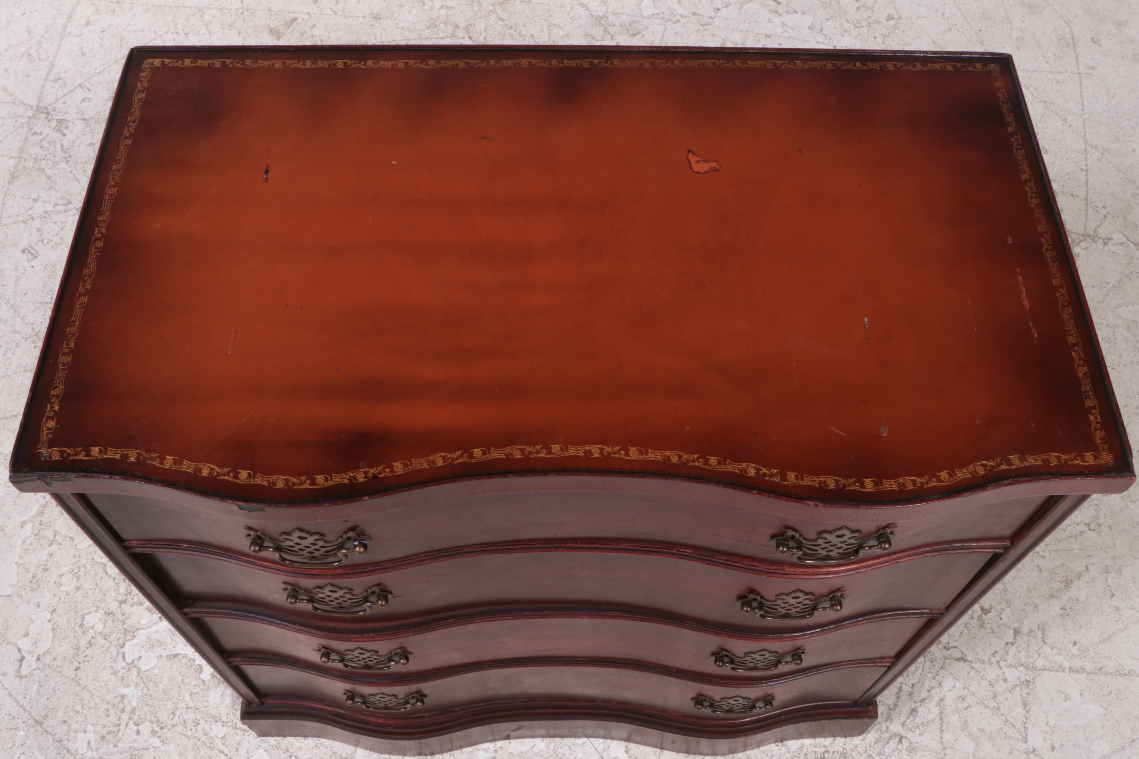 Federal Style Mahogany Four-Drawer Serpentine Bedside Chest, Mid-20th Century