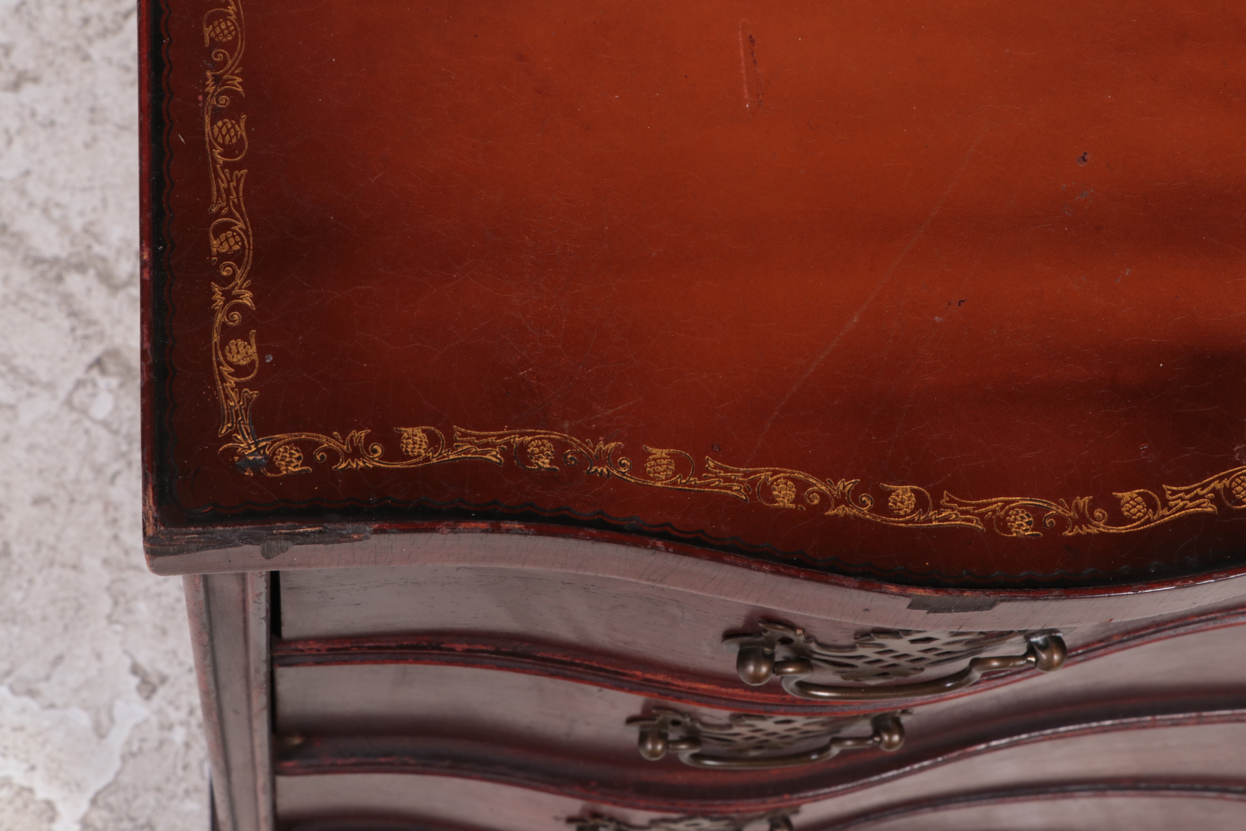 Federal Style Mahogany Four-Drawer Serpentine Bedside Chest, Mid-20th Century