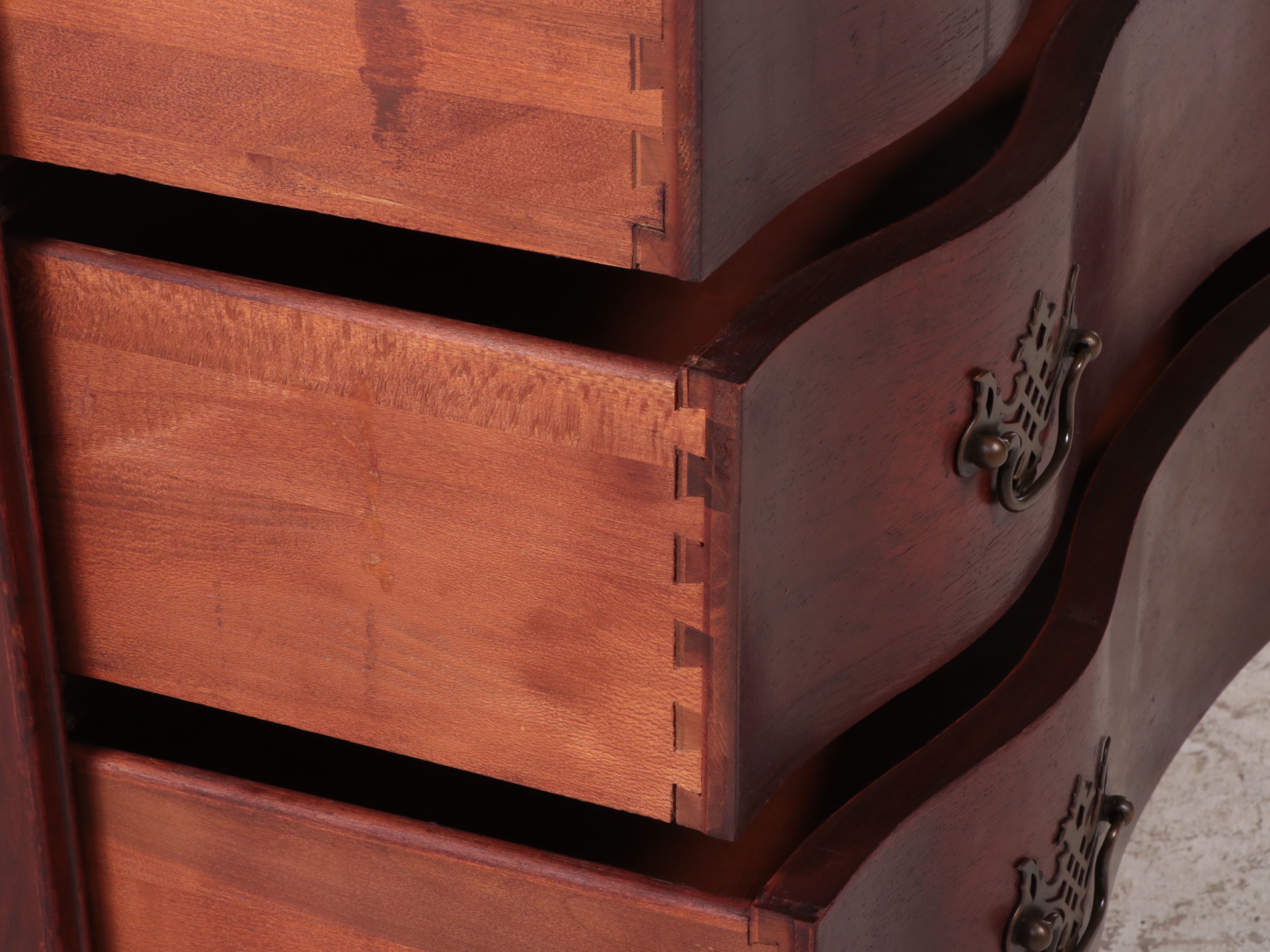 Federal Style Mahogany Four-Drawer Serpentine Bedside Chest, Mid-20th Century