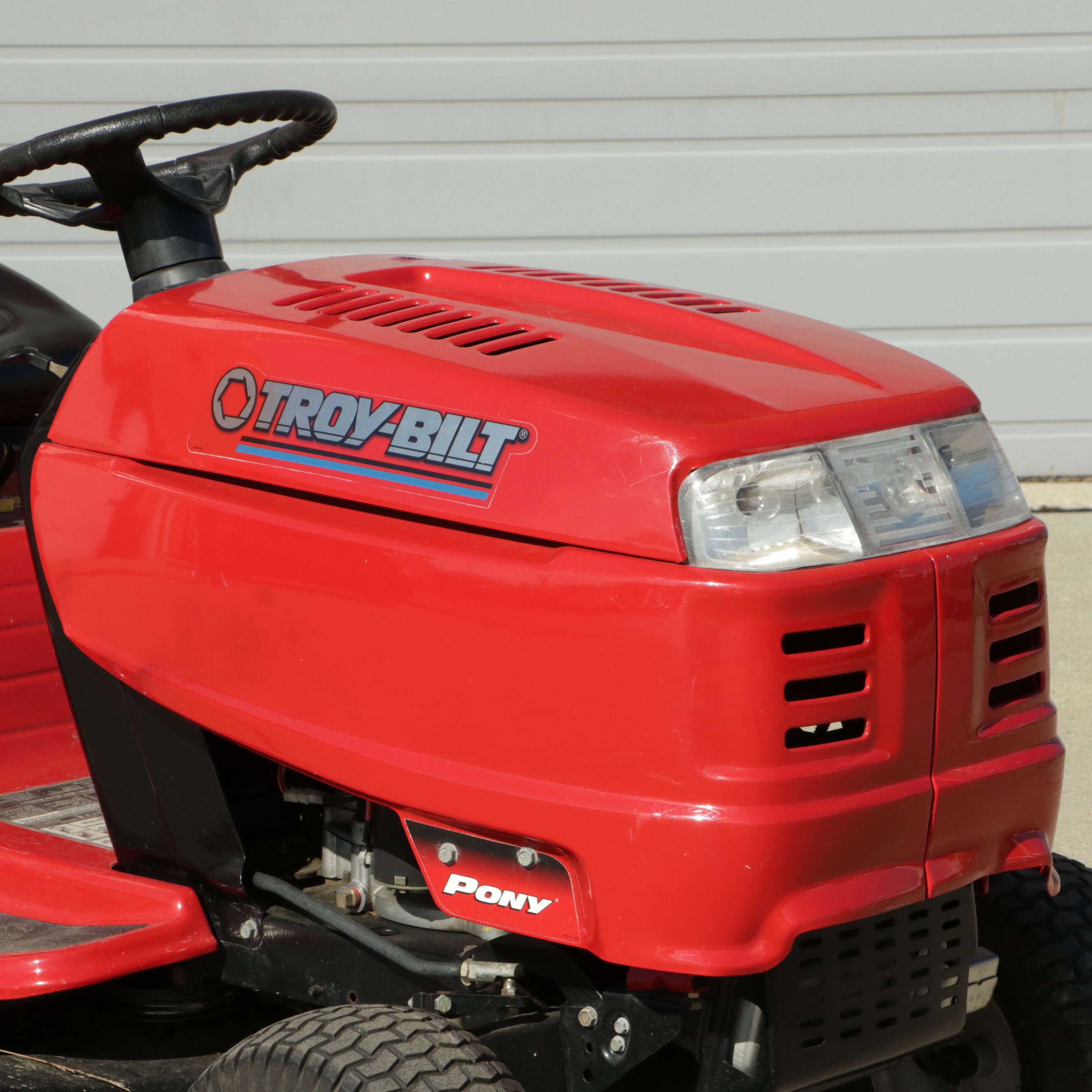 Troy-Bilt Pony 42" Deck Riding Lawnmower