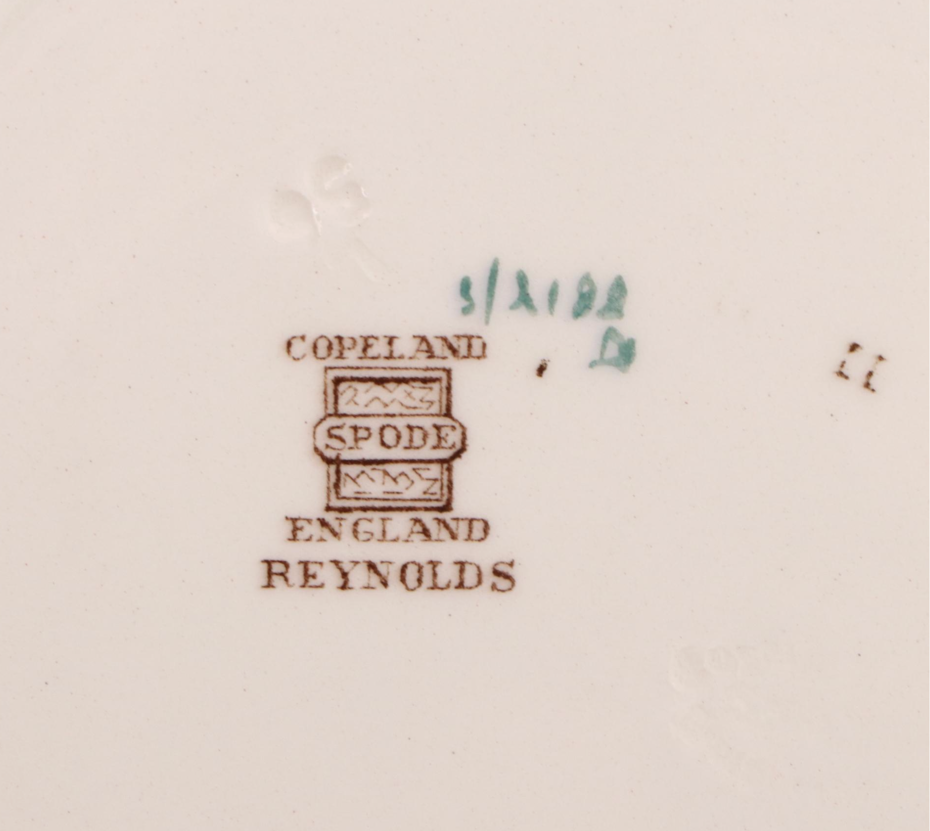 Copeland Spode "Reynolds" Earthenware Dinnerware, Mid to Late 20th Century