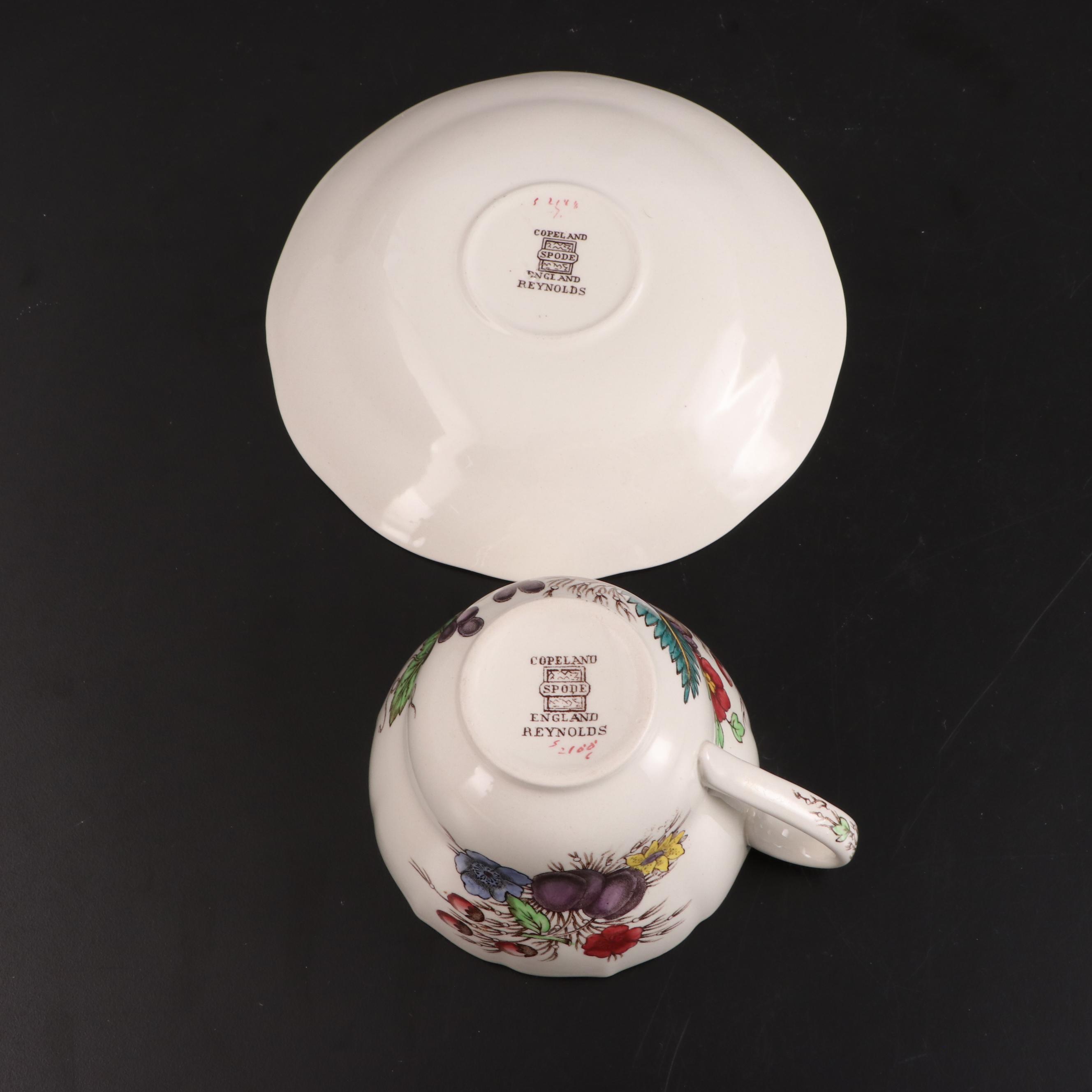 Copeland Spode "Reynolds" Earthenware Dinnerware, Mid to Late 20th Century