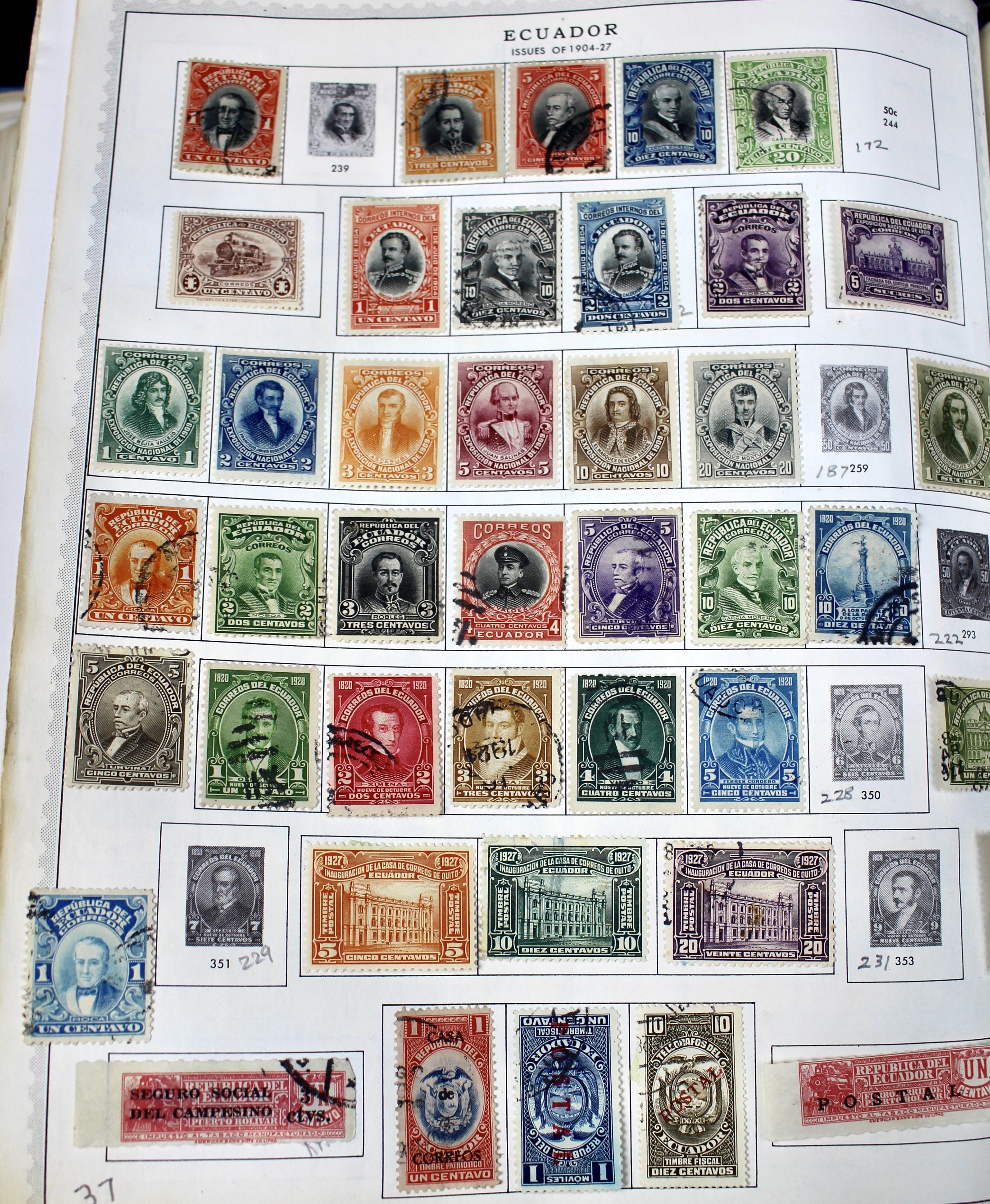 Minkus Supreme Global Postage Stamp Album