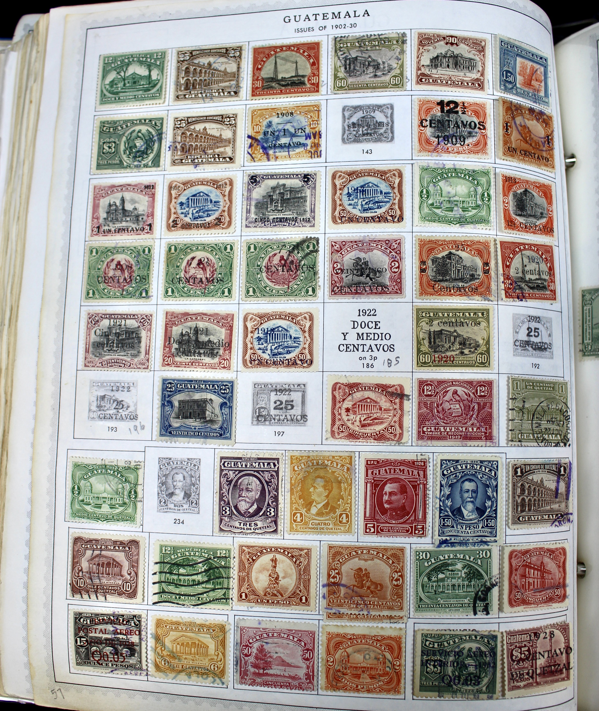 Minkus Supreme Global Postage Stamp Album