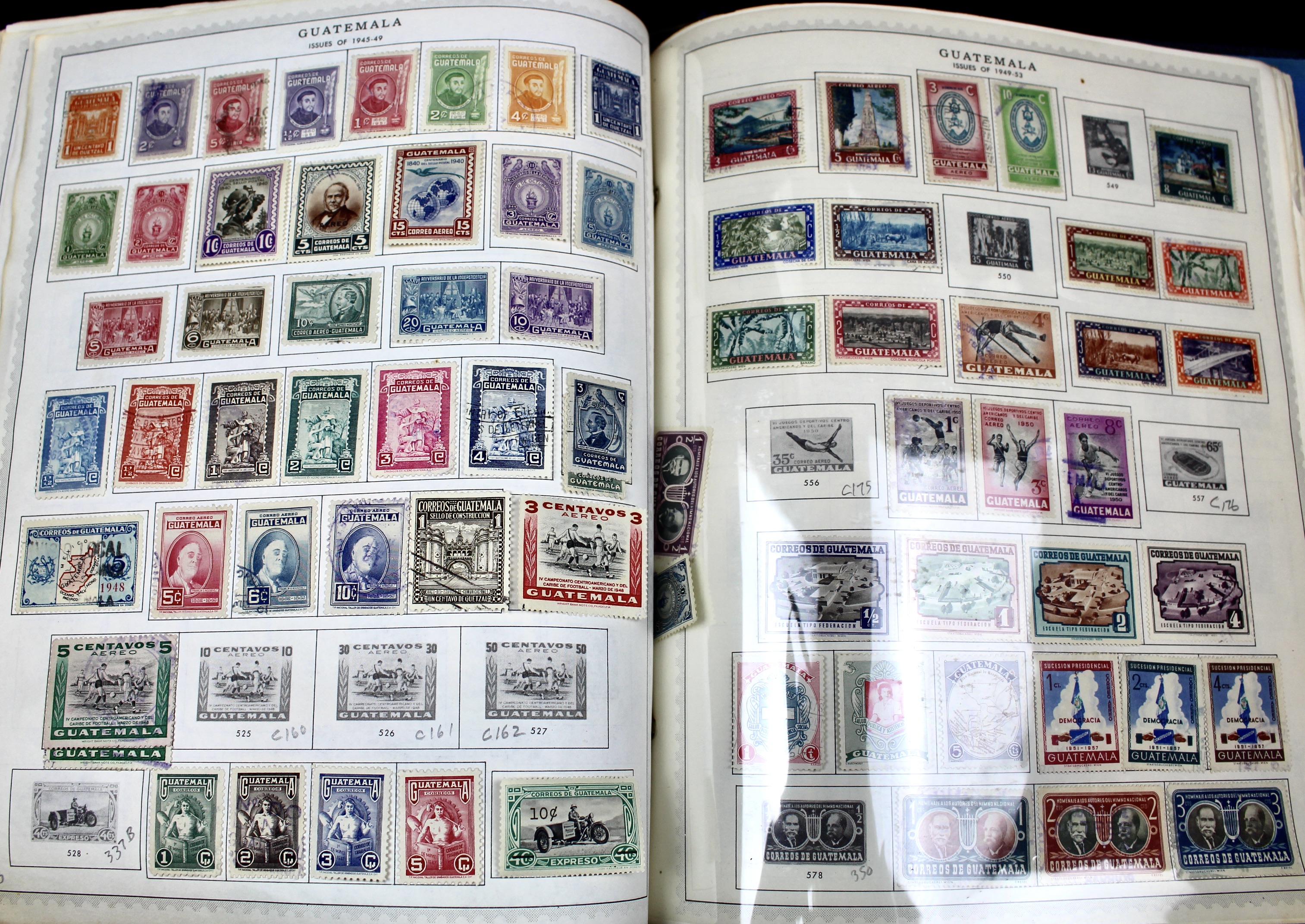 Minkus Supreme Global Postage Stamp Album