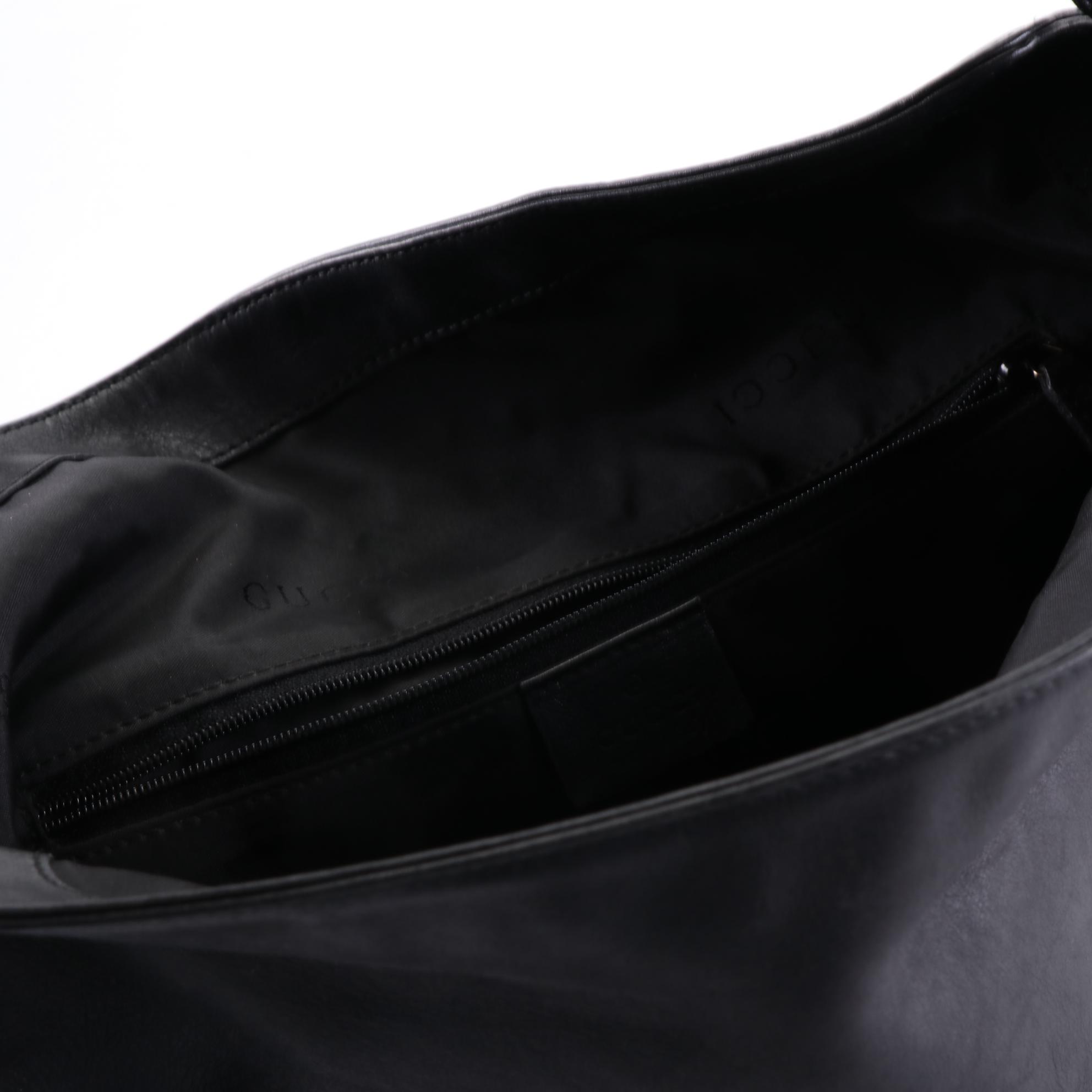 Gucci Fold-Over Shoulder Bag in Leather with Piston/Push Lock