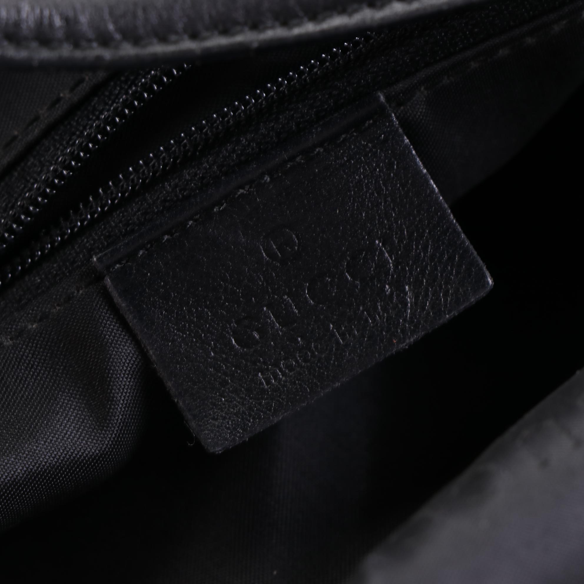 Gucci Fold-Over Shoulder Bag in Leather with Piston/Push Lock