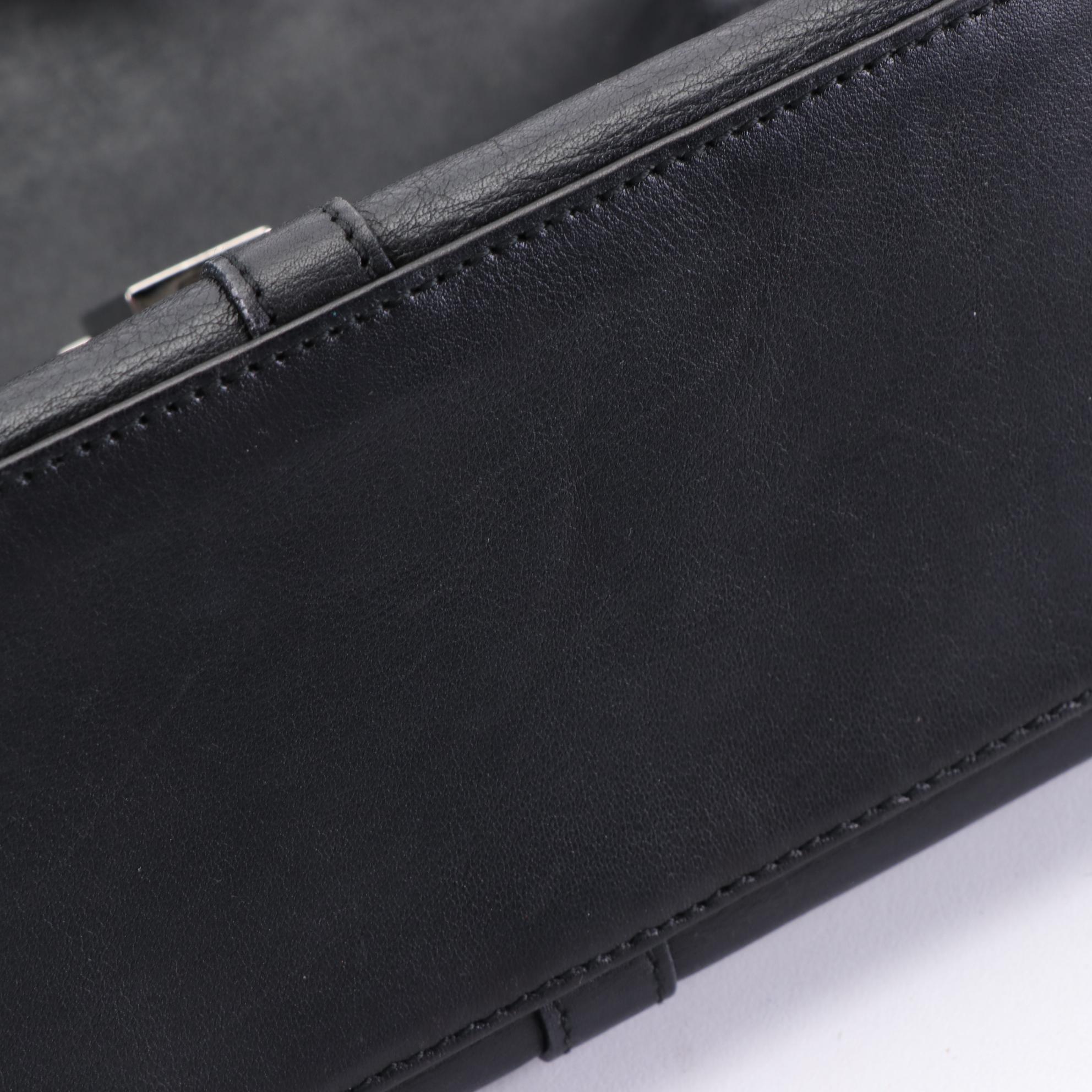 Gucci Fold-Over Shoulder Bag in Leather with Piston/Push Lock