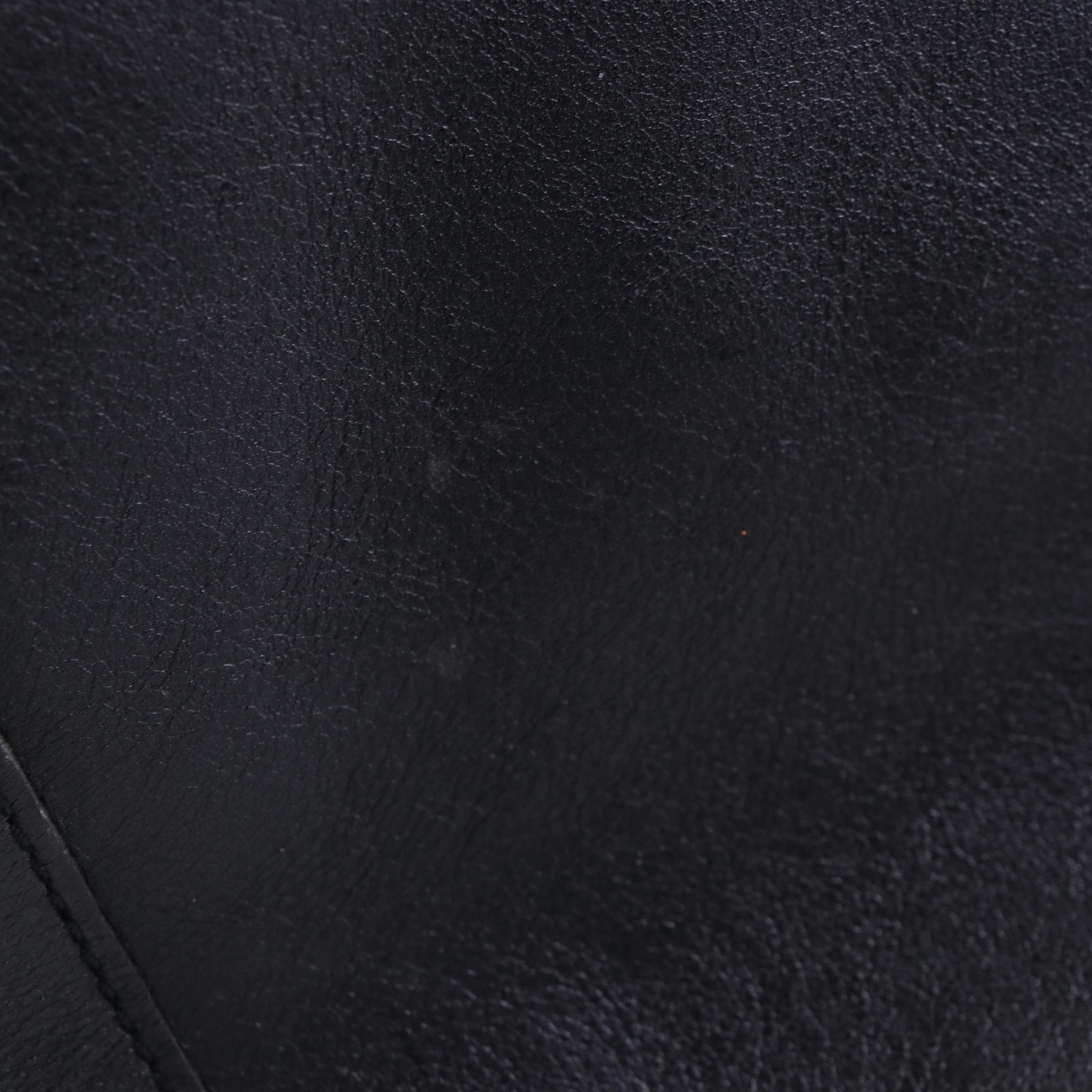 Gucci Fold-Over Shoulder Bag in Leather with Piston/Push Lock