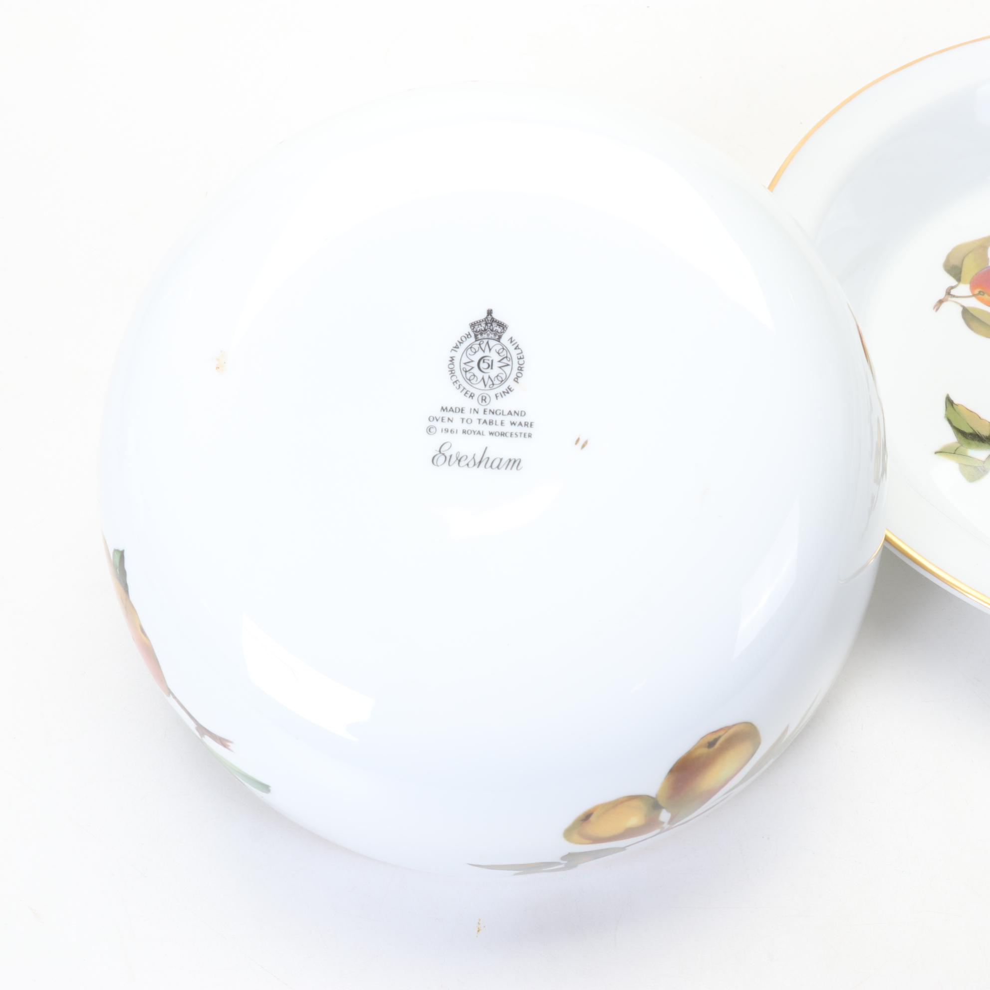 Royal Worcester "Evesham Gold" Fruit Bowls and Pie Plate, 1961