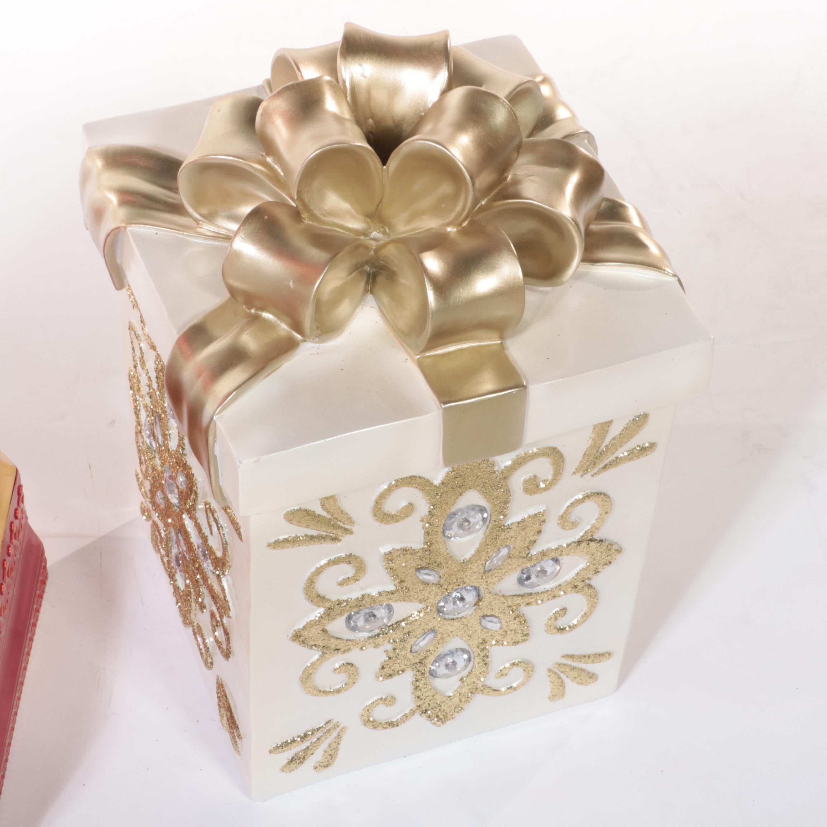 Illuminated Christmas Decor, Including Metal Santa Claus Statue