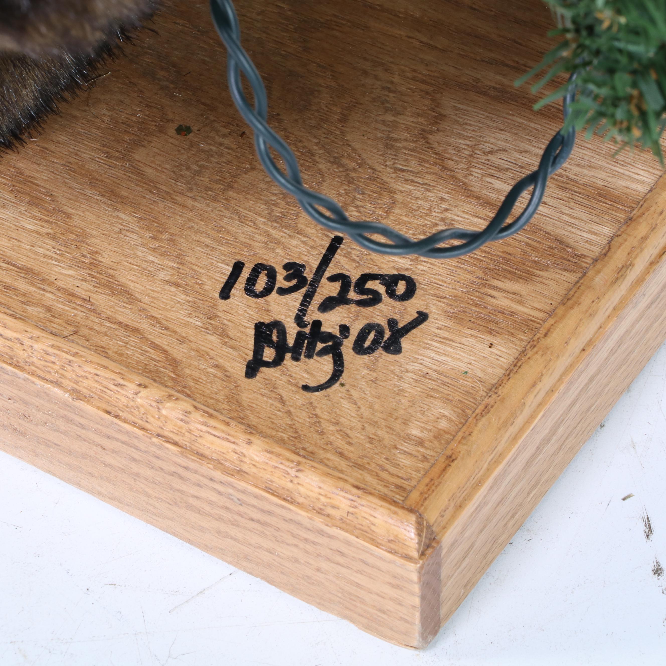 Ditz Designs by The Hen House "Golden Elegance" Father Christmas, dated 2008