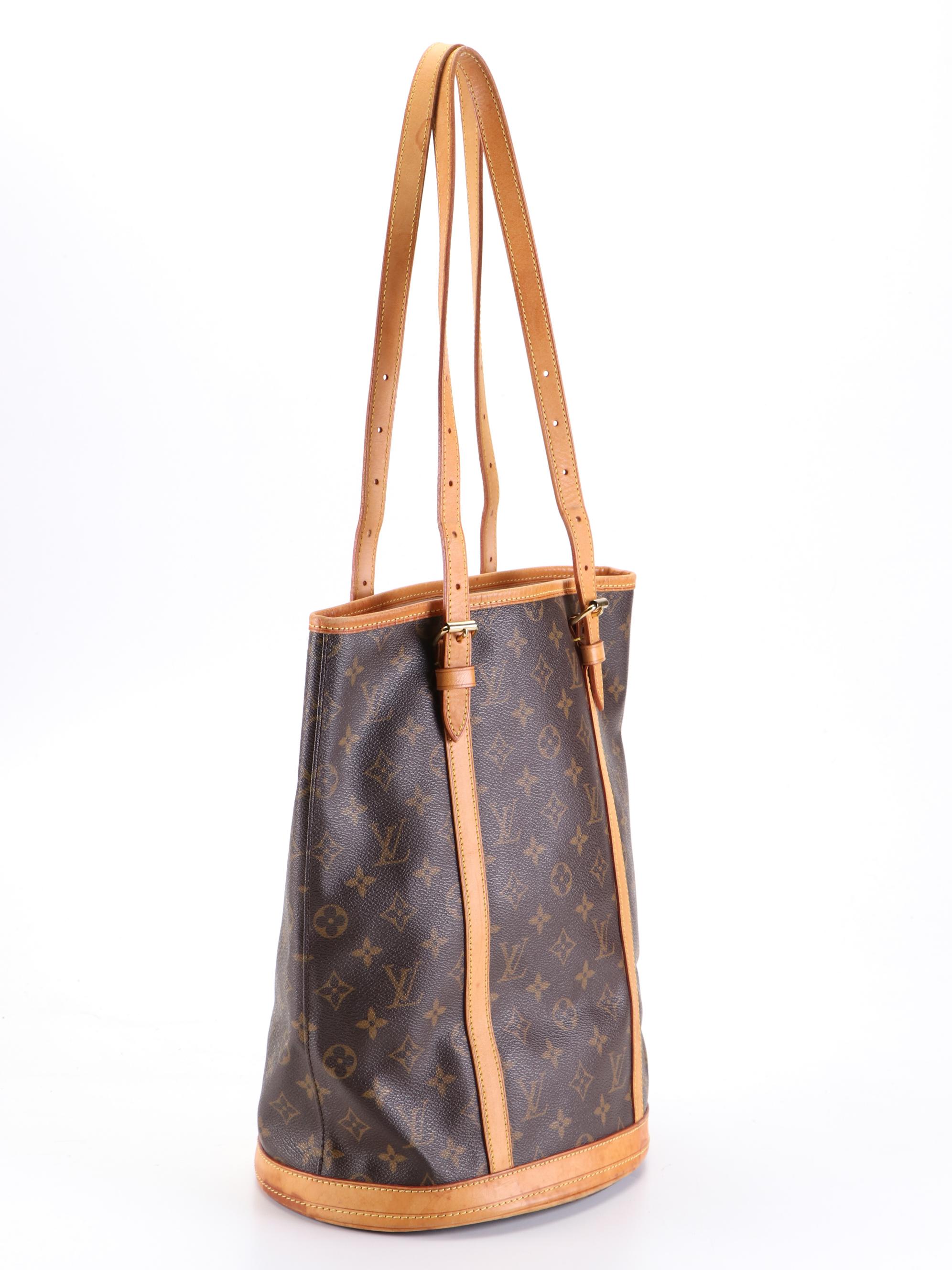 Louis Vuitton Bucket Bag in Monogram Canvas and Vachetta Leather