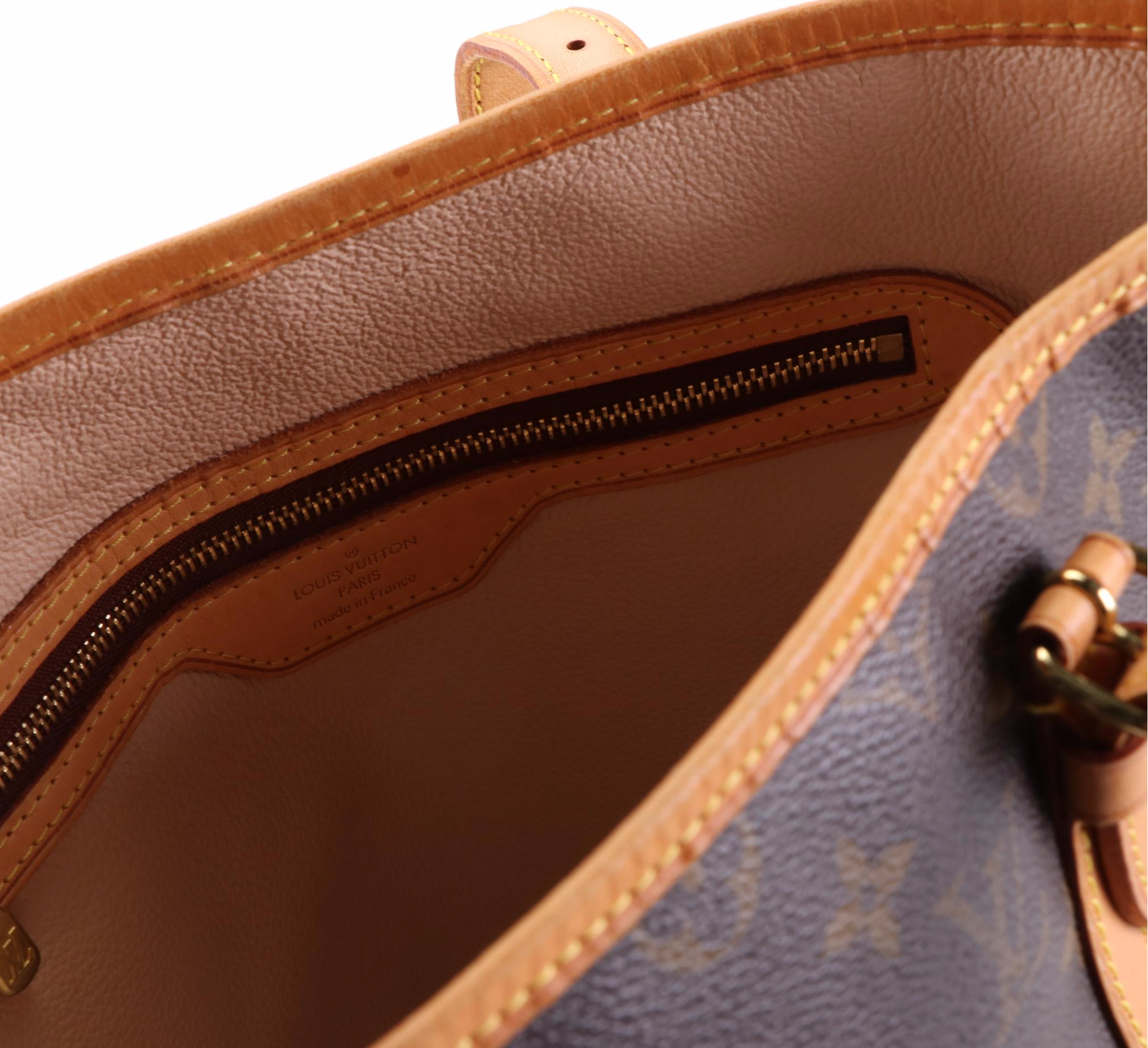 Louis Vuitton Bucket Bag in Monogram Canvas and Vachetta Leather