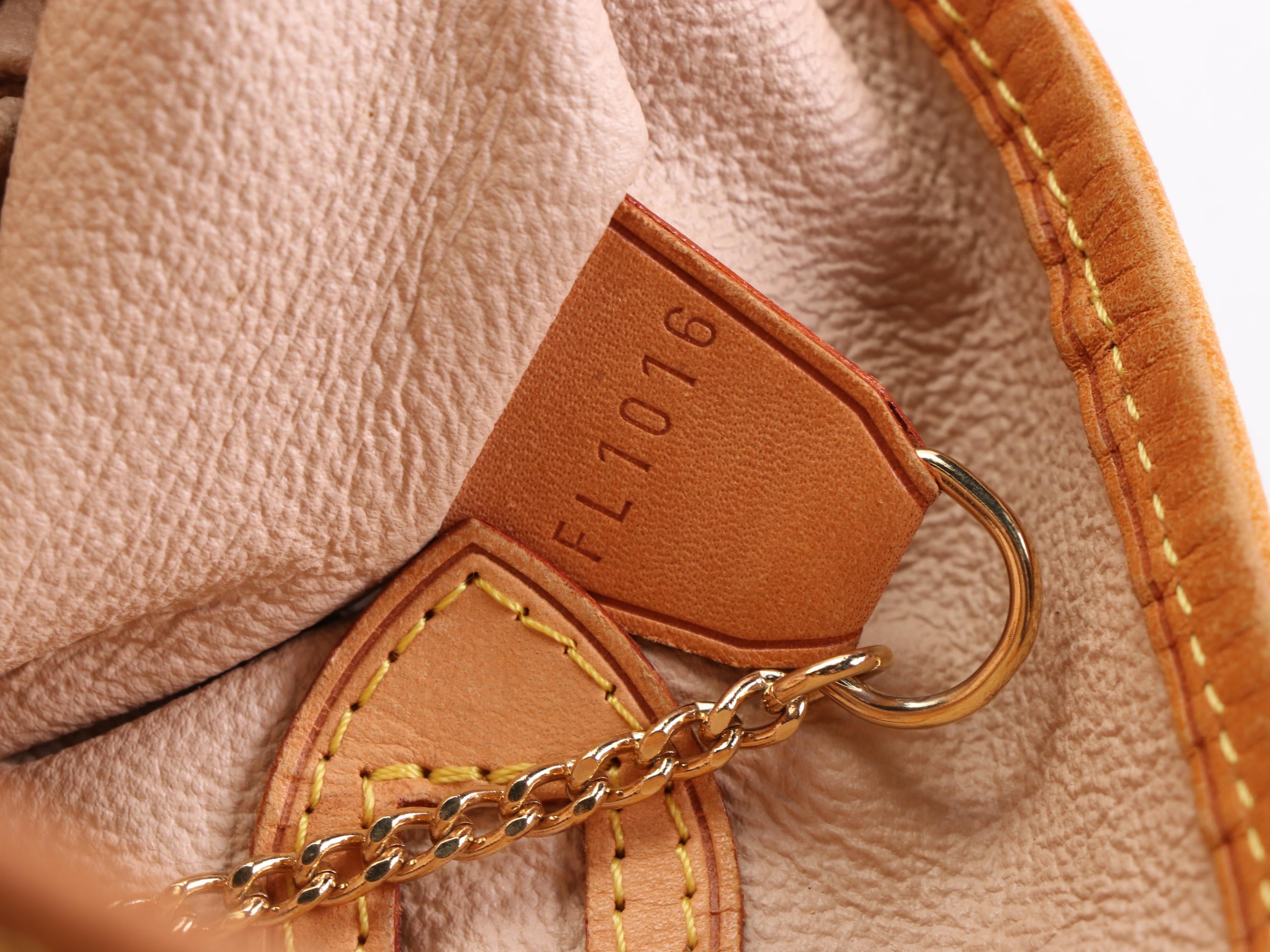 Louis Vuitton Bucket Bag in Monogram Canvas and Vachetta Leather