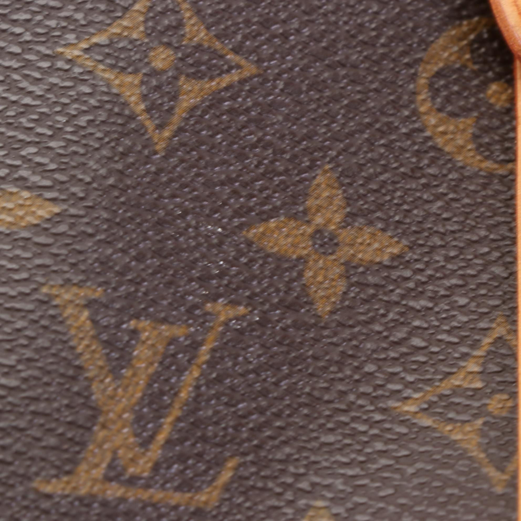 Louis Vuitton Bucket Bag in Monogram Canvas and Vachetta Leather