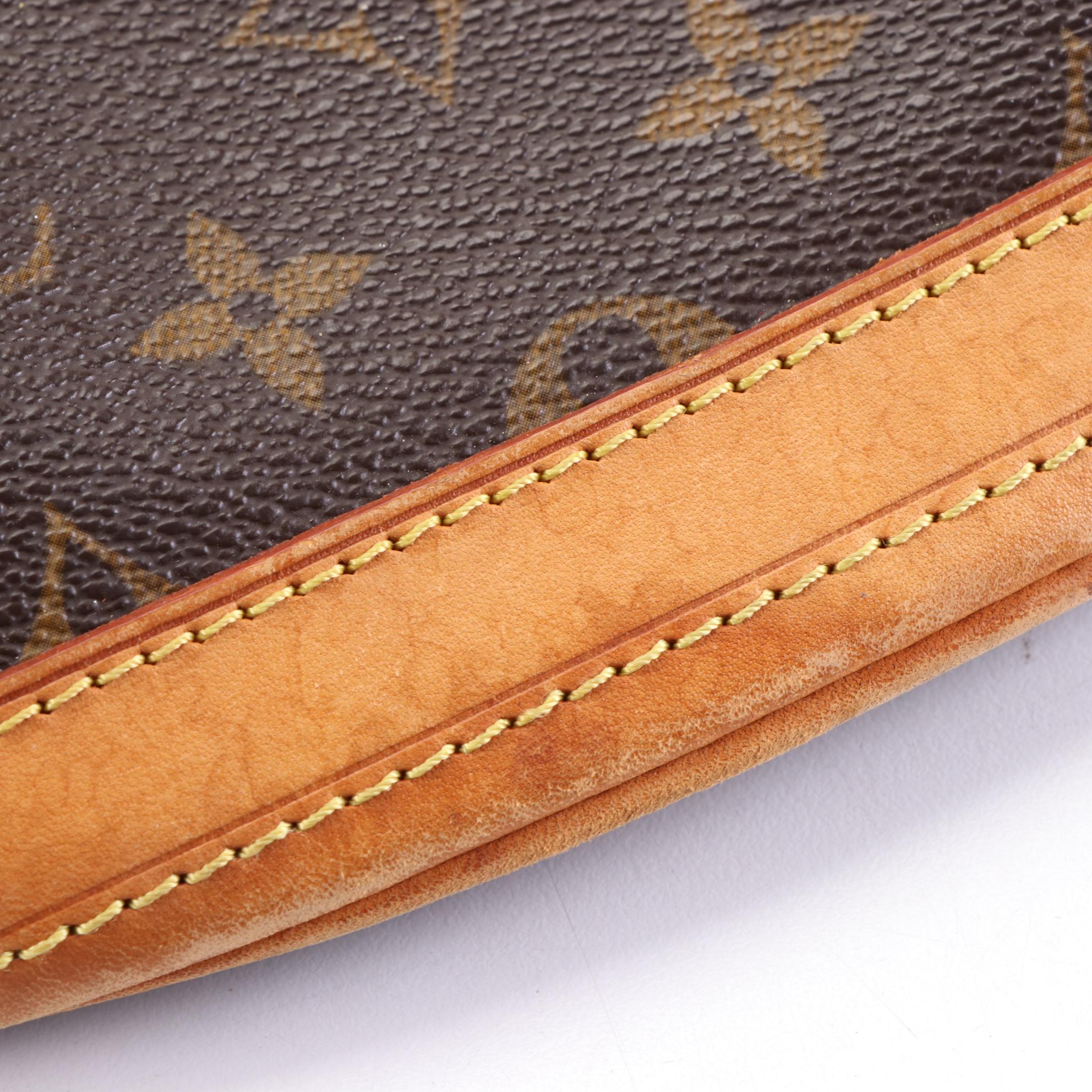 Louis Vuitton Bucket Bag in Monogram Canvas and Vachetta Leather