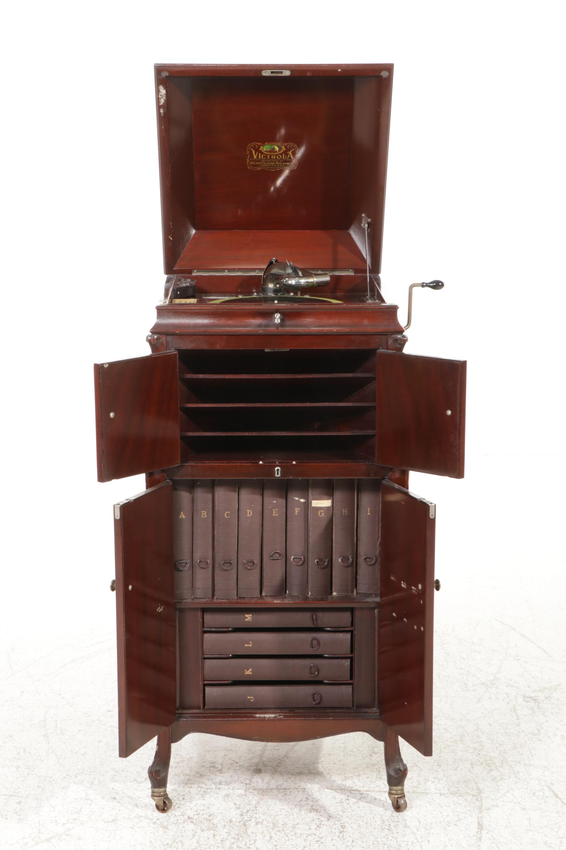 1922 Victor-Victrola VV-110 (XIV) Phonograph in Mahogany Cabinet, 78 RPM Records