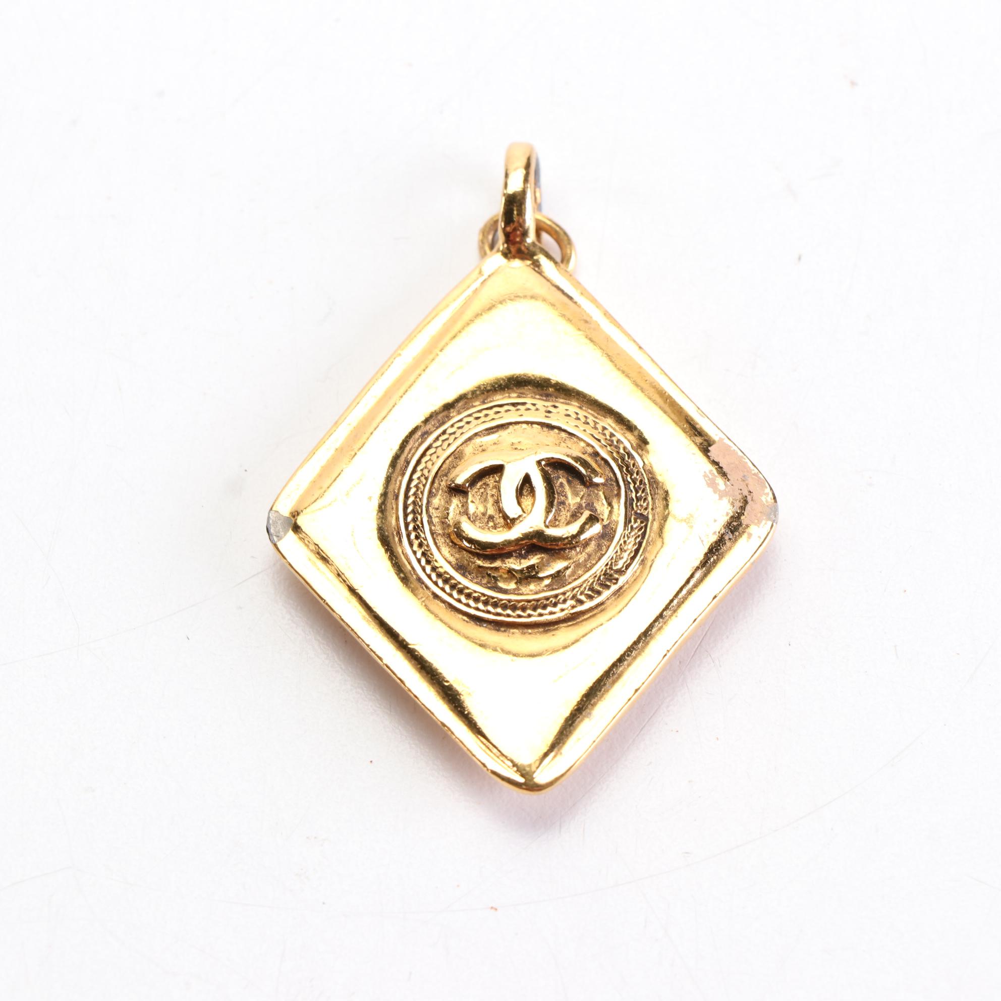 Chanel Shoulder Bag in Quilted Lambskin