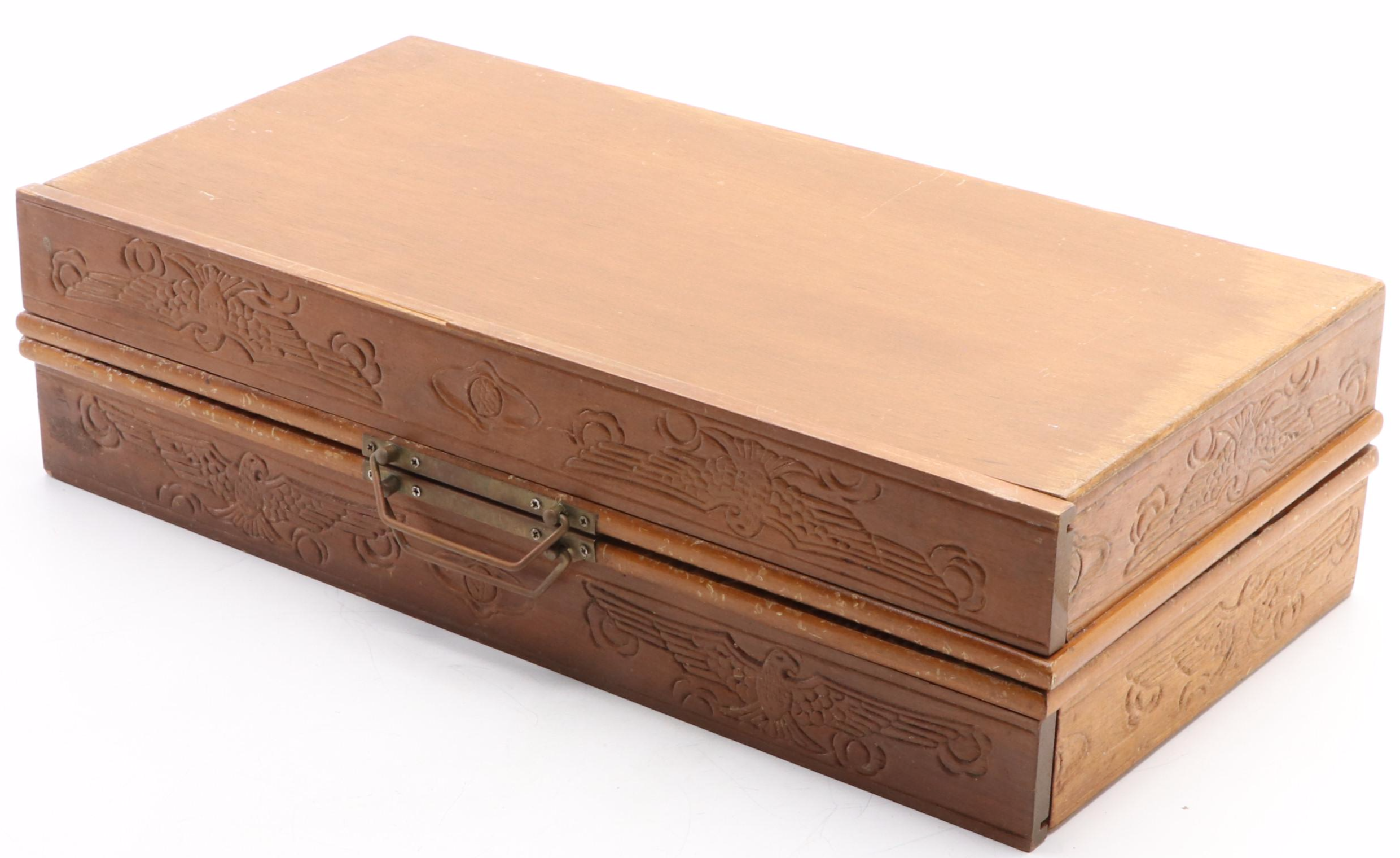 Chinese Dynasty Style Travel Chess Set with Resin Pieces and Wood Game Board