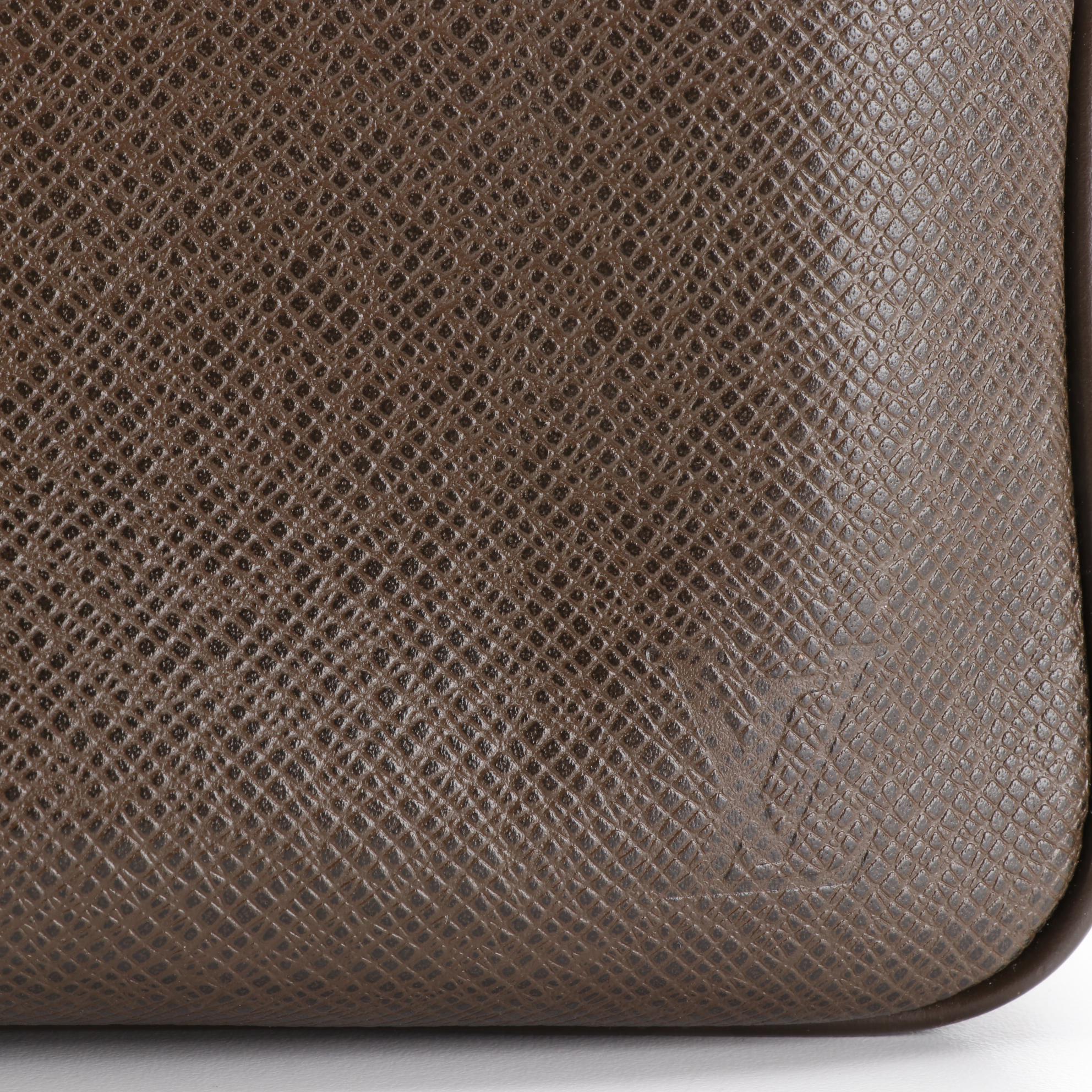 Louis Vuitton Yaranga Porte Appareil Bag in Taïga and Smooth Leather with Box