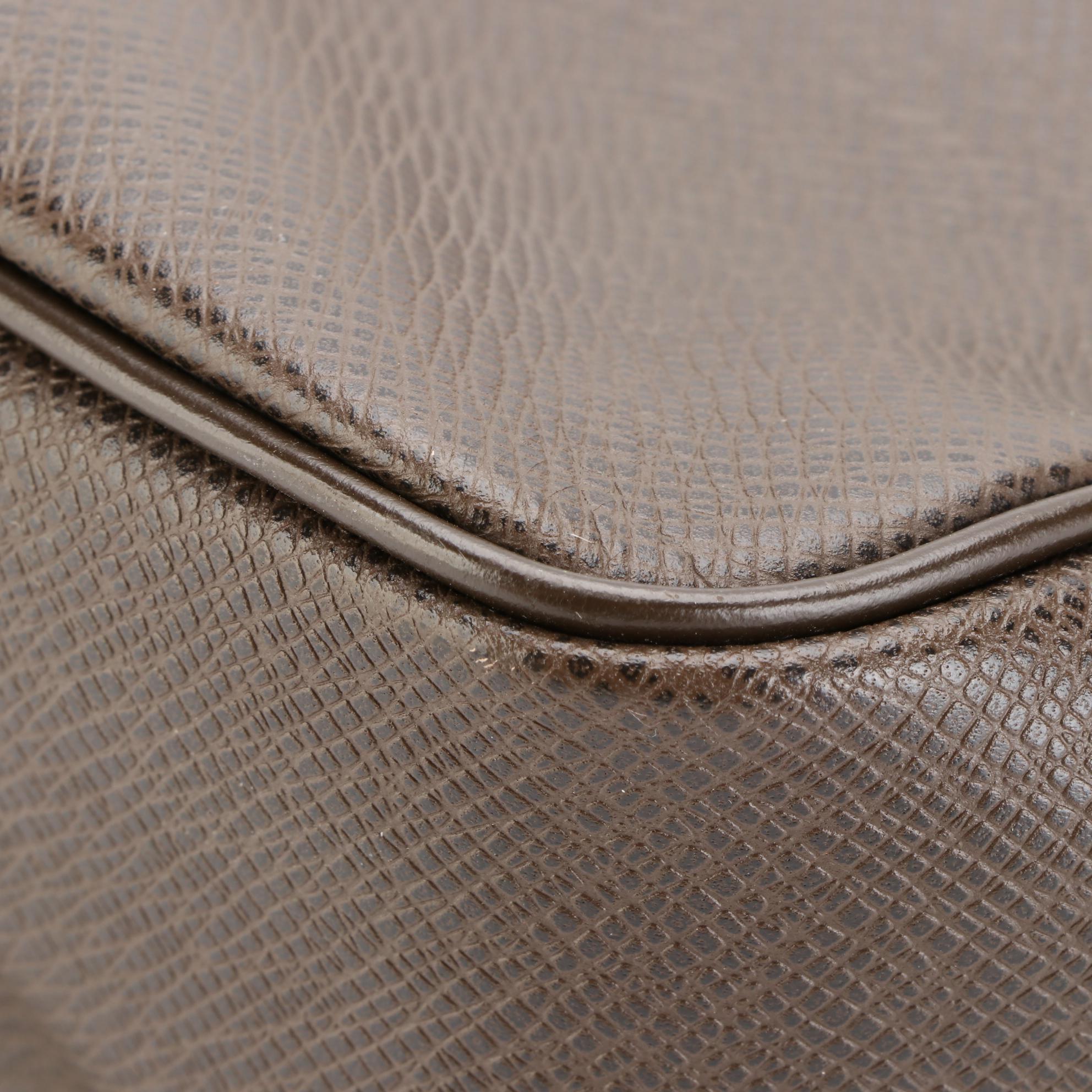 Louis Vuitton Yaranga Porte Appareil Bag in Taïga and Smooth Leather with Box