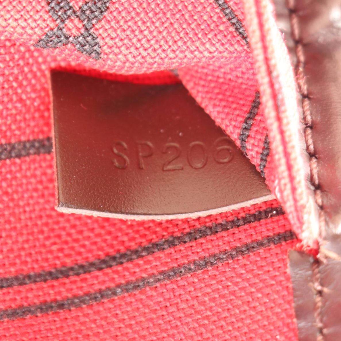 Louis Vuitton Neverfull MM in Damier Ebene Canvas