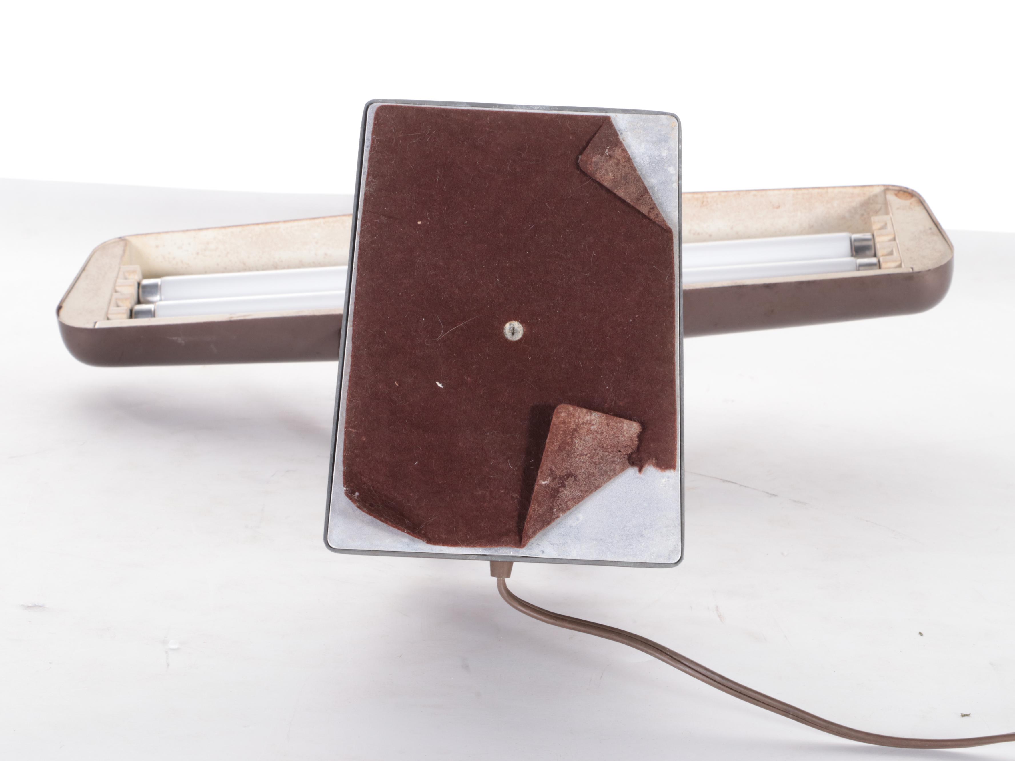 Art Deco Dazor Model 1000 Pressed Metal Desk Lamp, Mid-20th Century