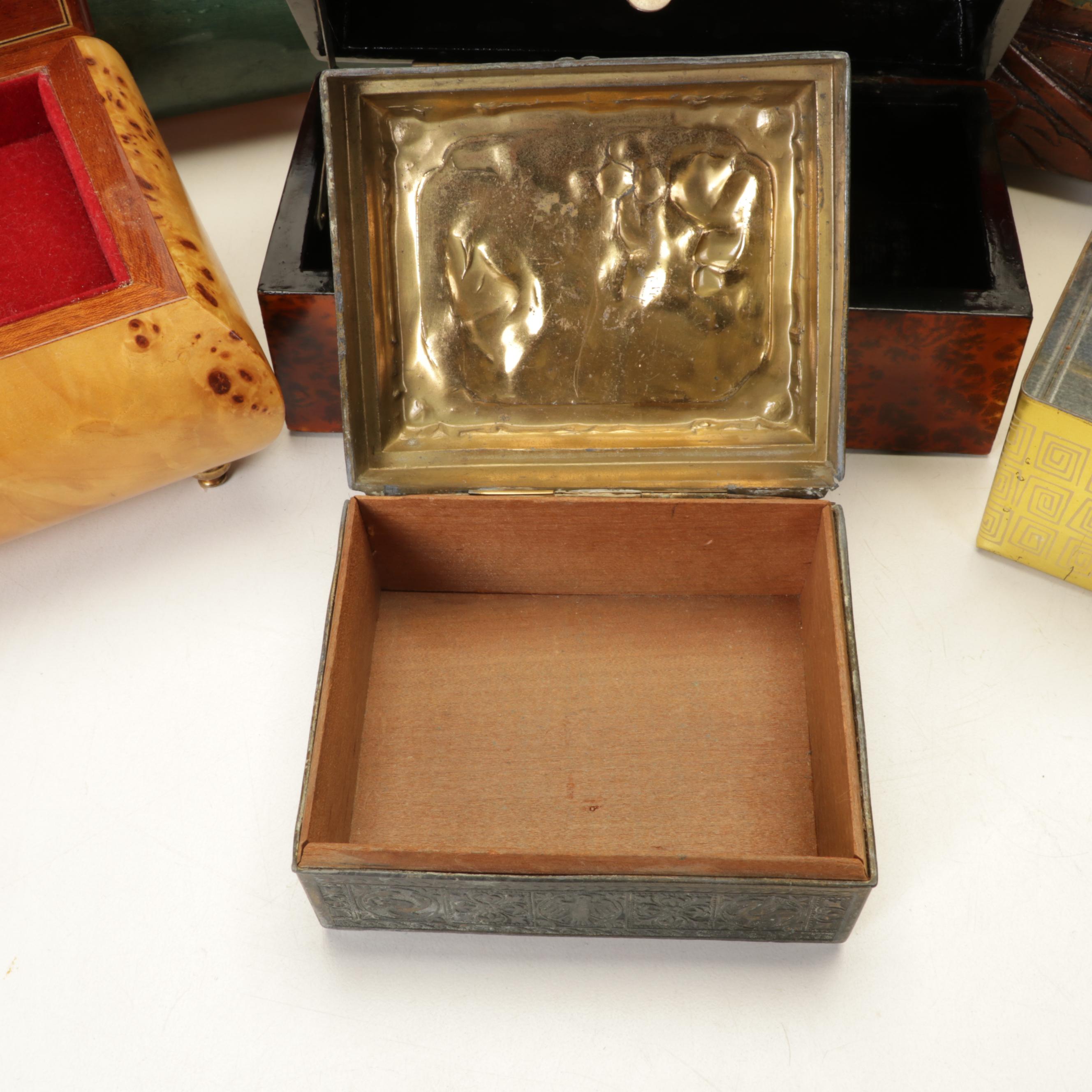 "Glittering World" Navajo Jewelry of the Yazzie Family with Decorative Boxes