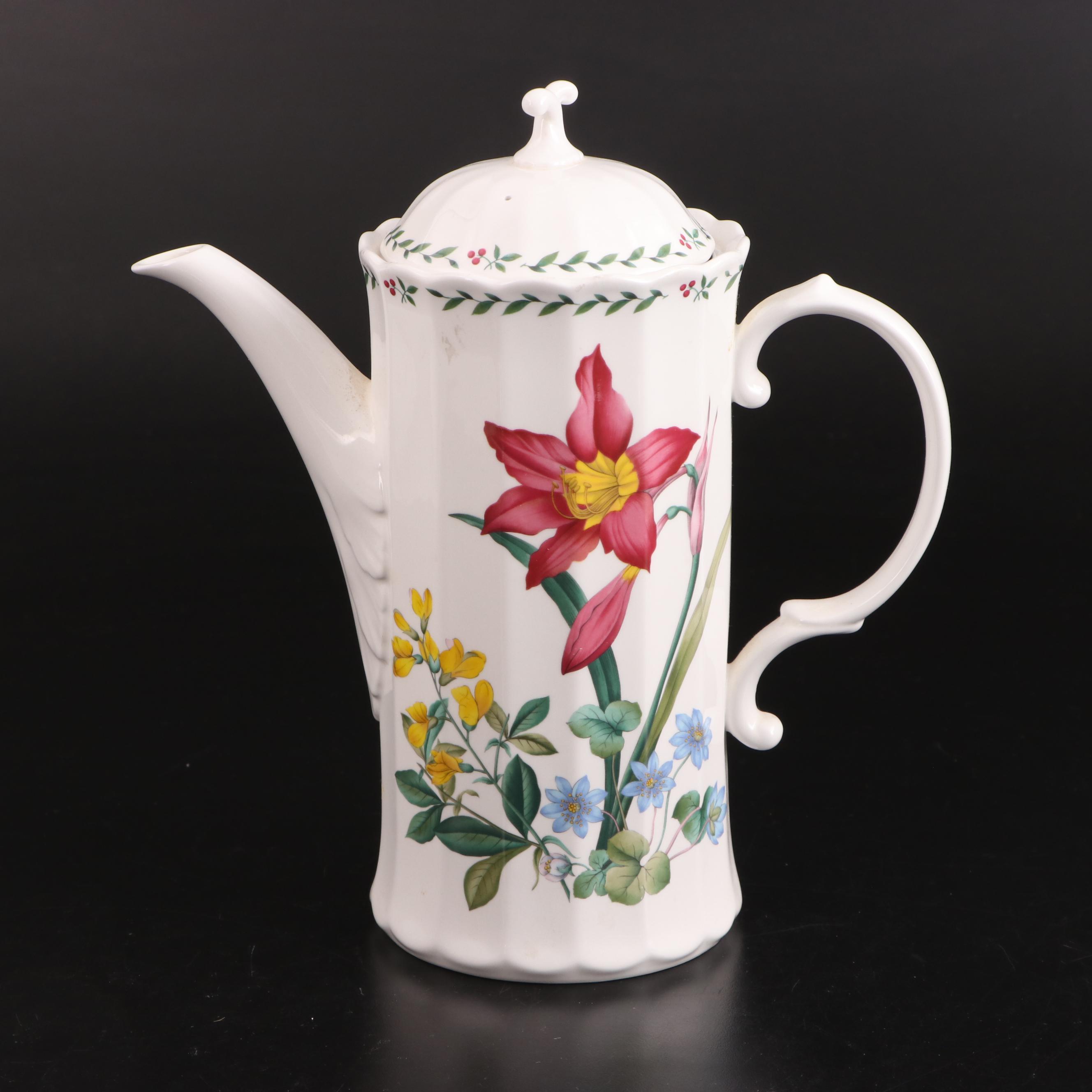 De'Longhi Percolator with Apple Peeler, Teapot, and Other Tableware