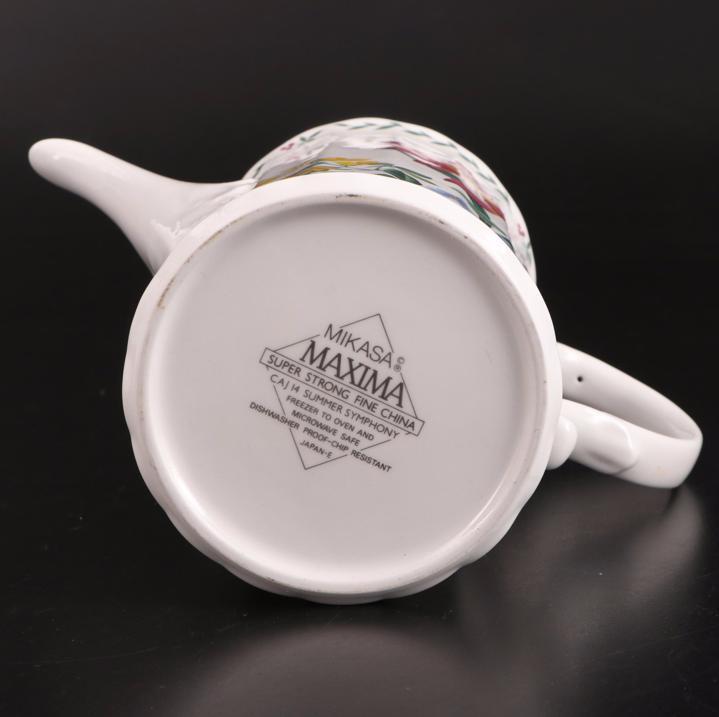 De'Longhi Percolator with Apple Peeler, Teapot, and Other Tableware