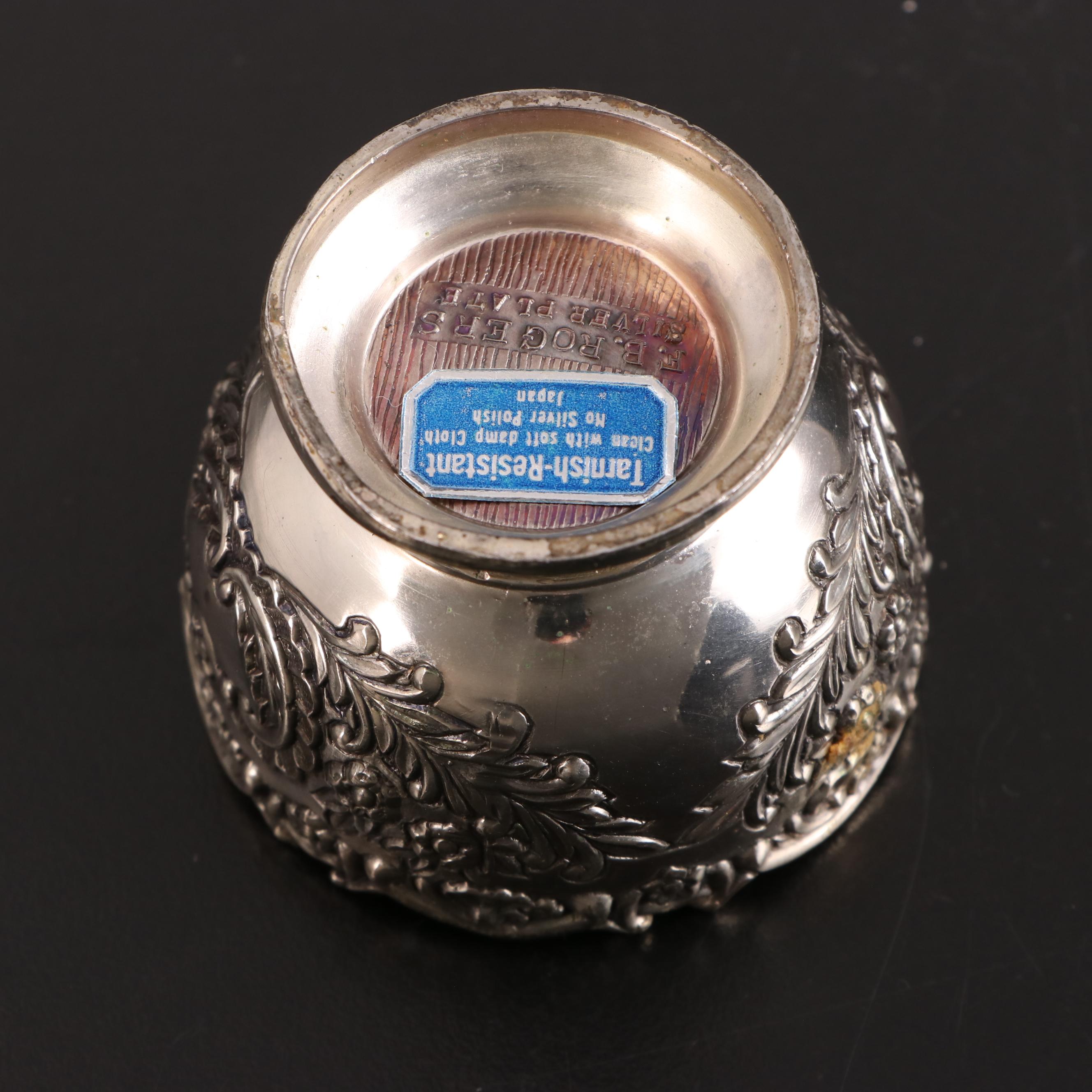 De'Longhi Percolator with Apple Peeler, Teapot, and Other Tableware