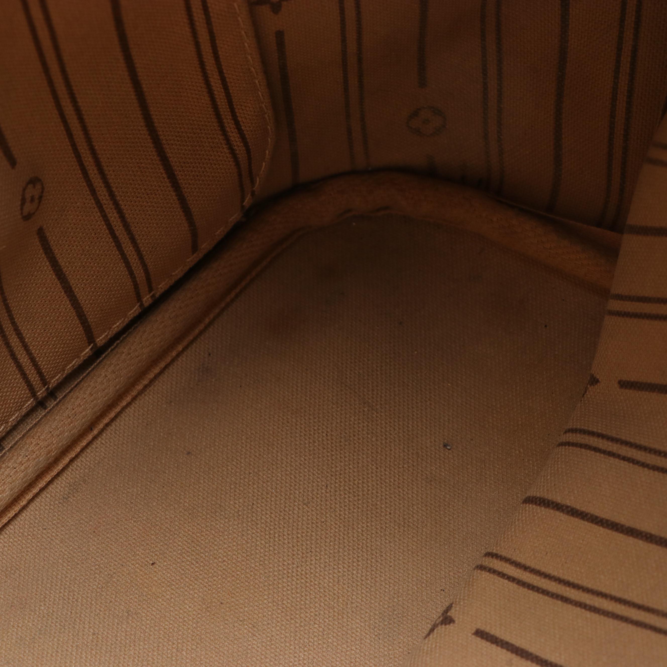 Louis Vuitton Neverfull MM in Monogram Canvas