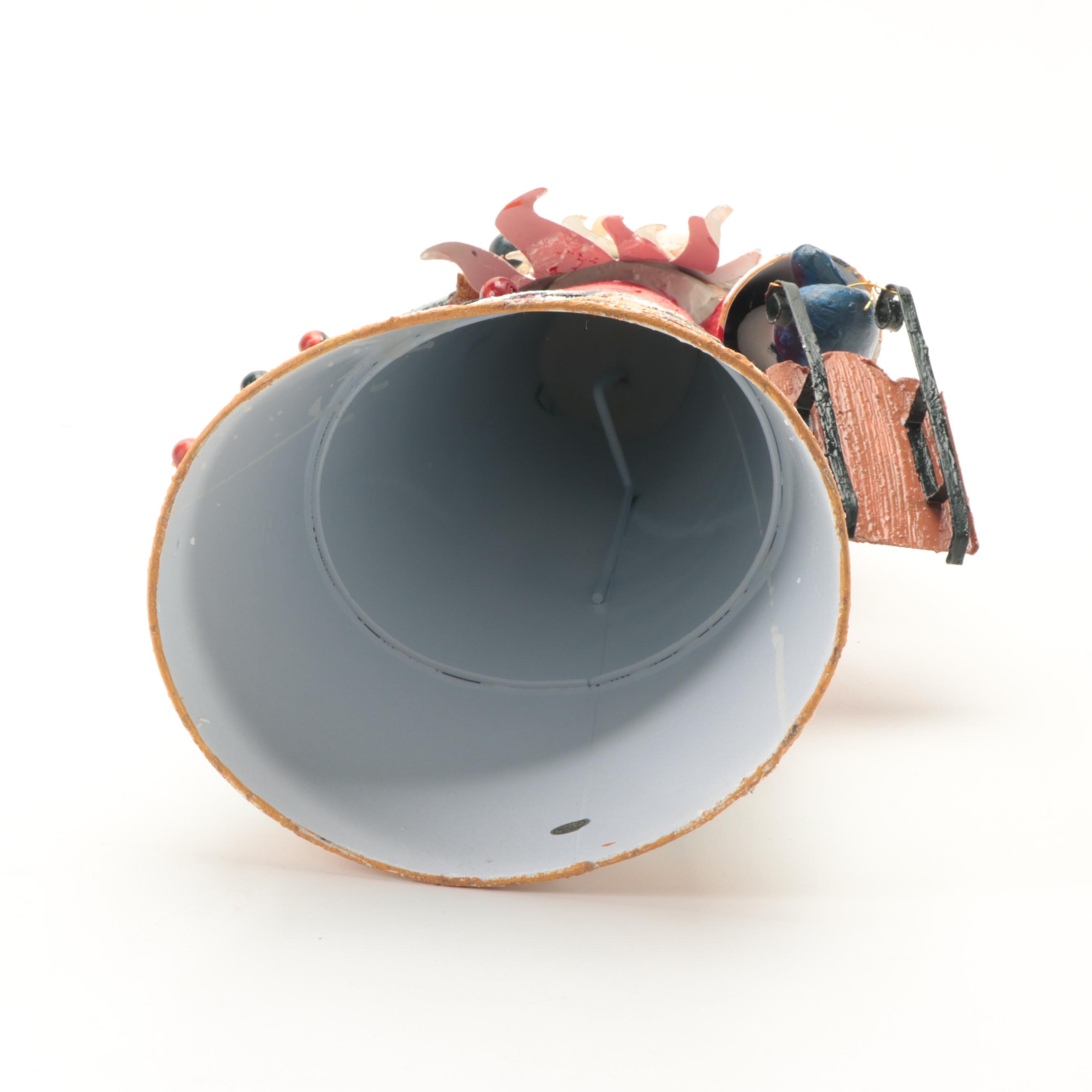 Painted Metal Santa Claus Table Décor