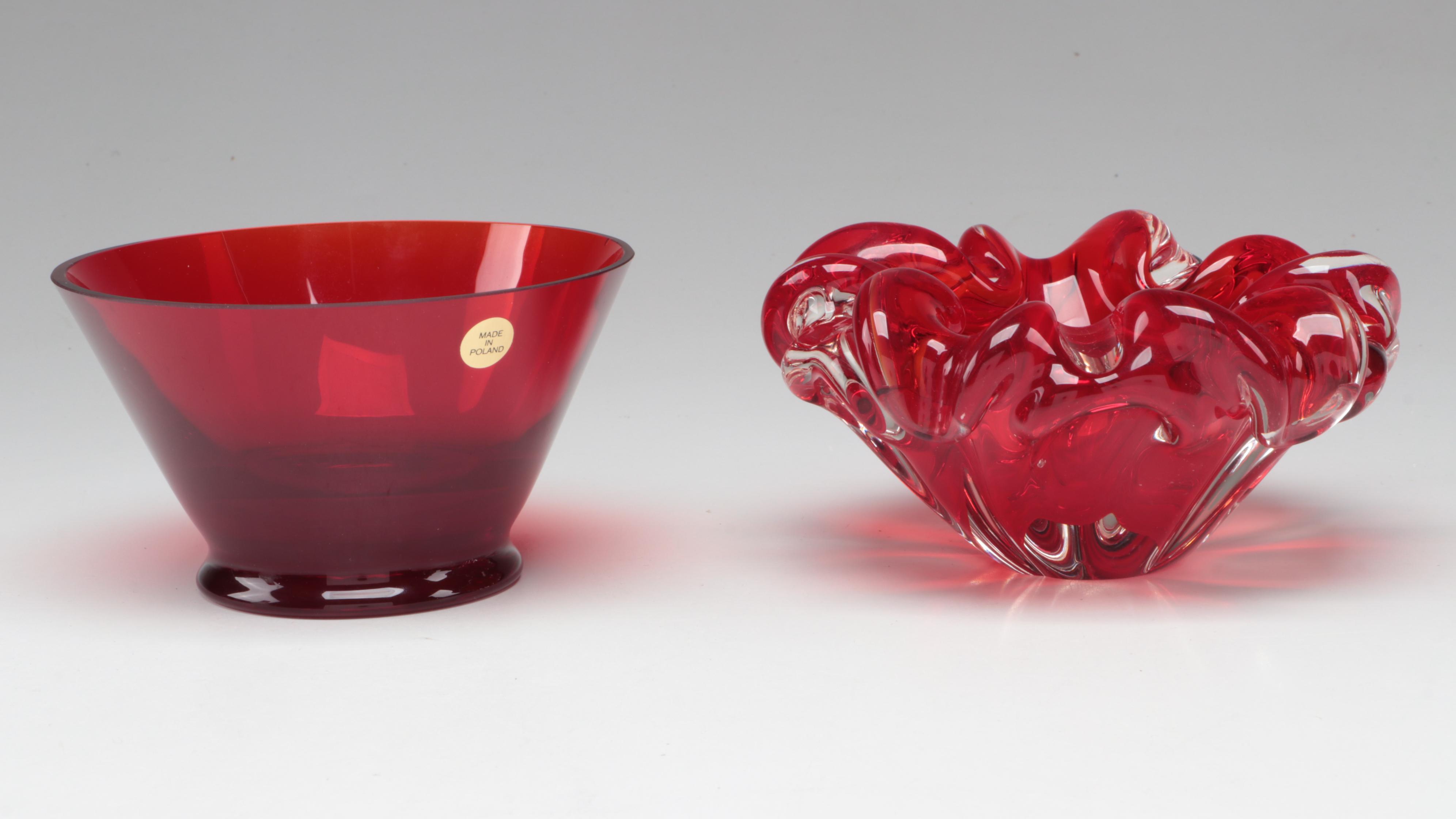 Blown Art Glass Nailsea Red and White Feather Vase with Red Glass Bowls