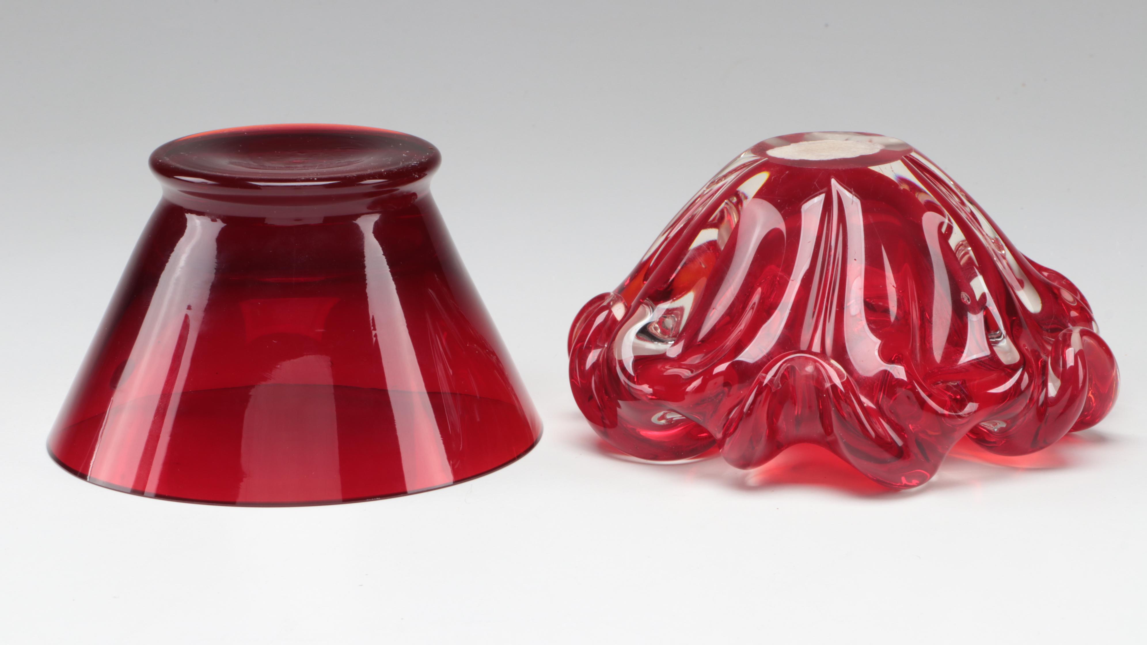 Blown Art Glass Nailsea Red and White Feather Vase with Red Glass Bowls