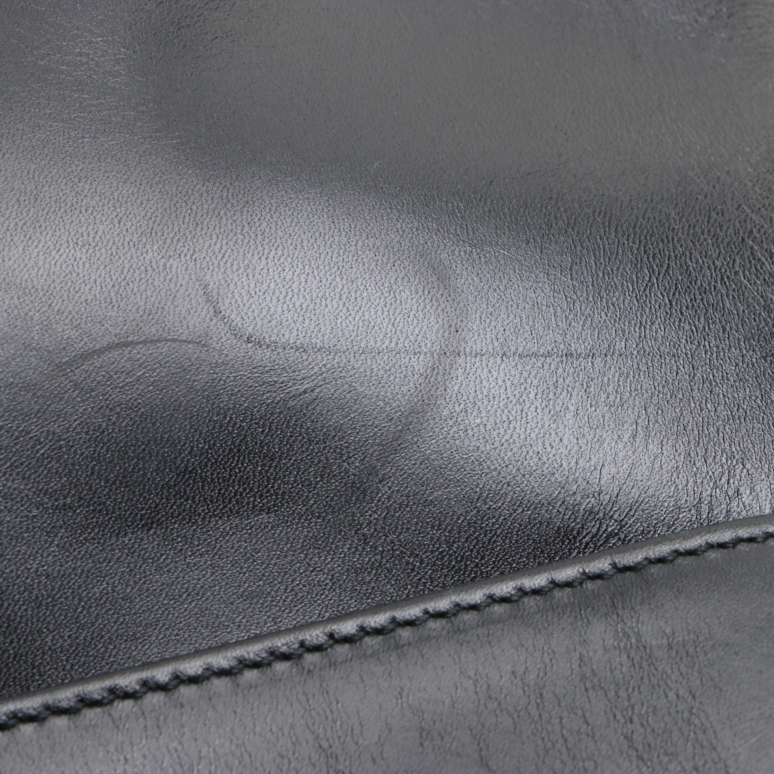 Gucci Slim Shoulder Bag in Leather