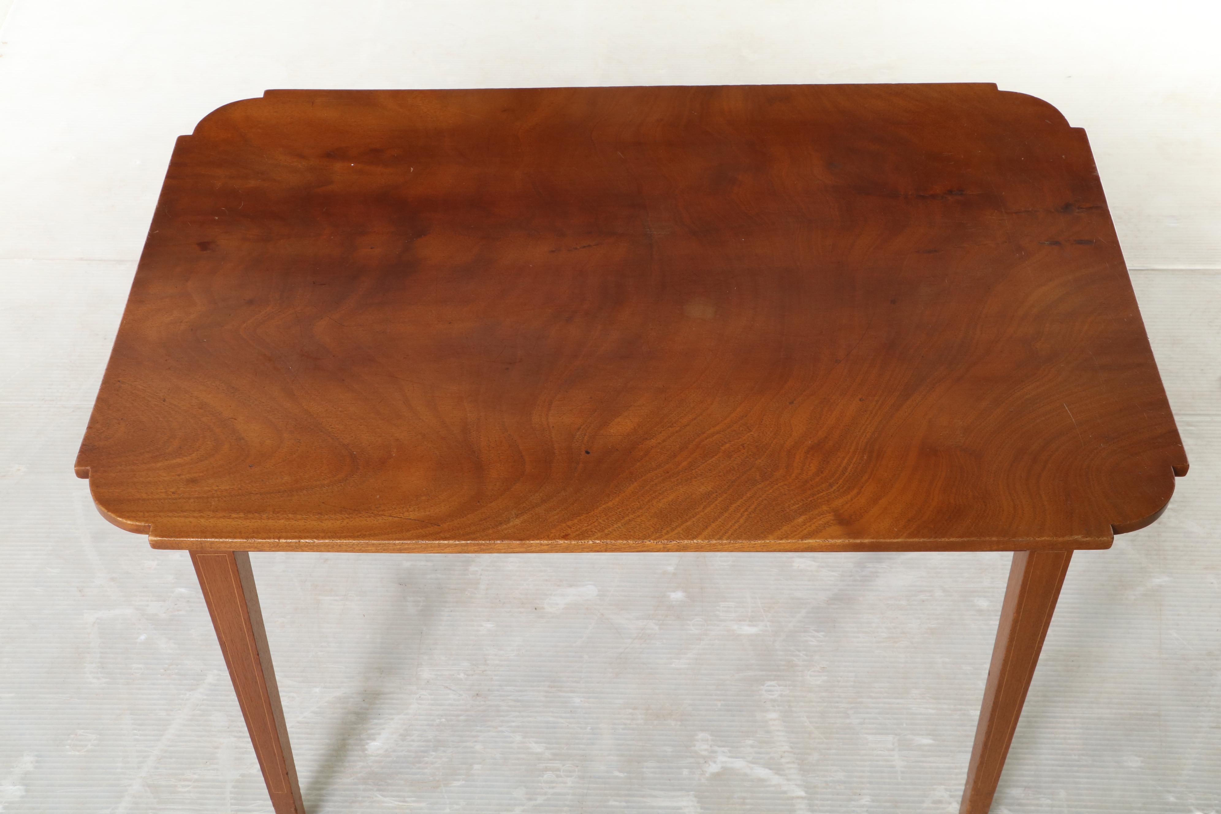 Federal Style Walnut and String-Inlaid Coffee Table, 20th Century