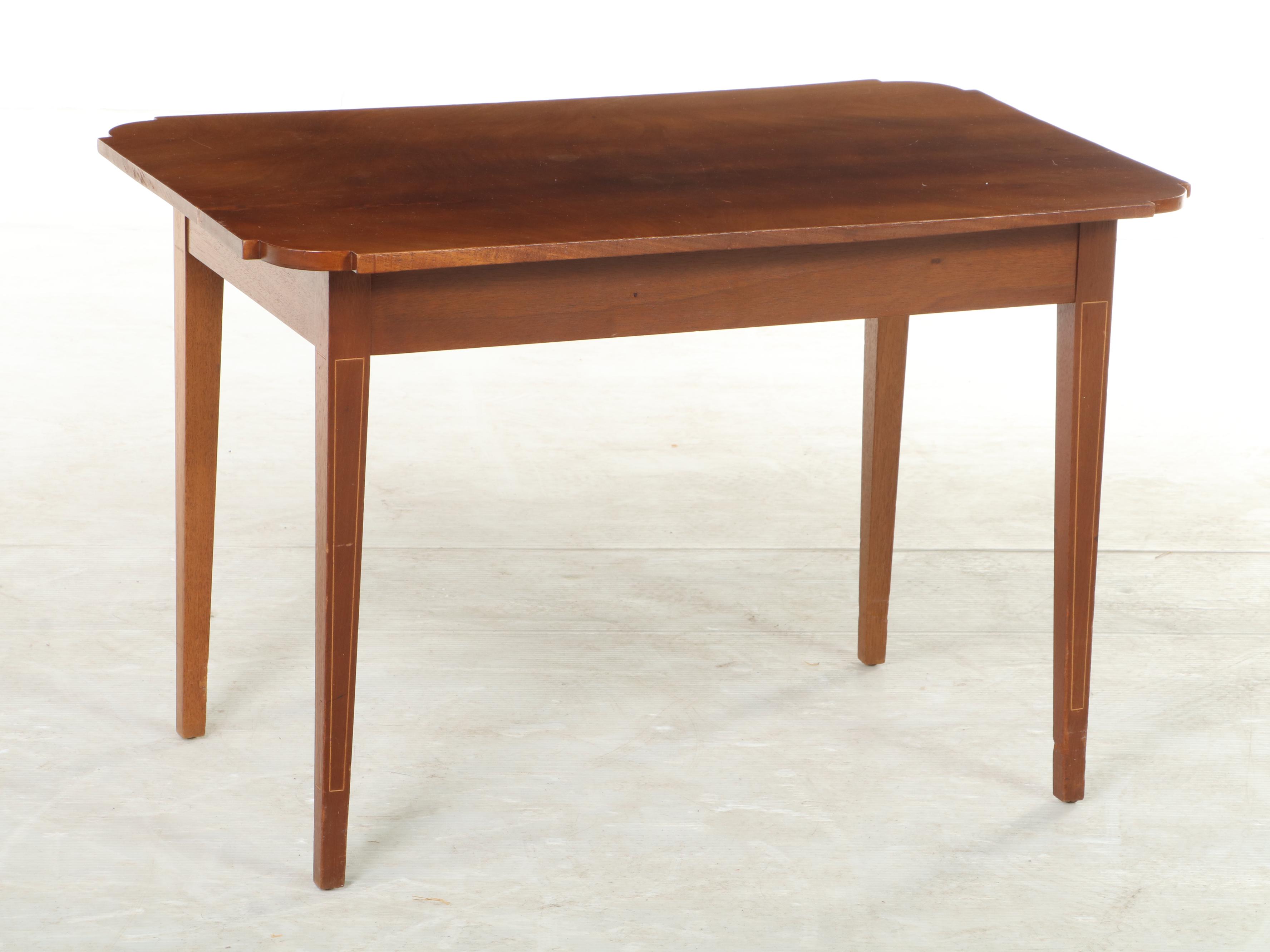 Federal Style Walnut and String-Inlaid Coffee Table, 20th Century