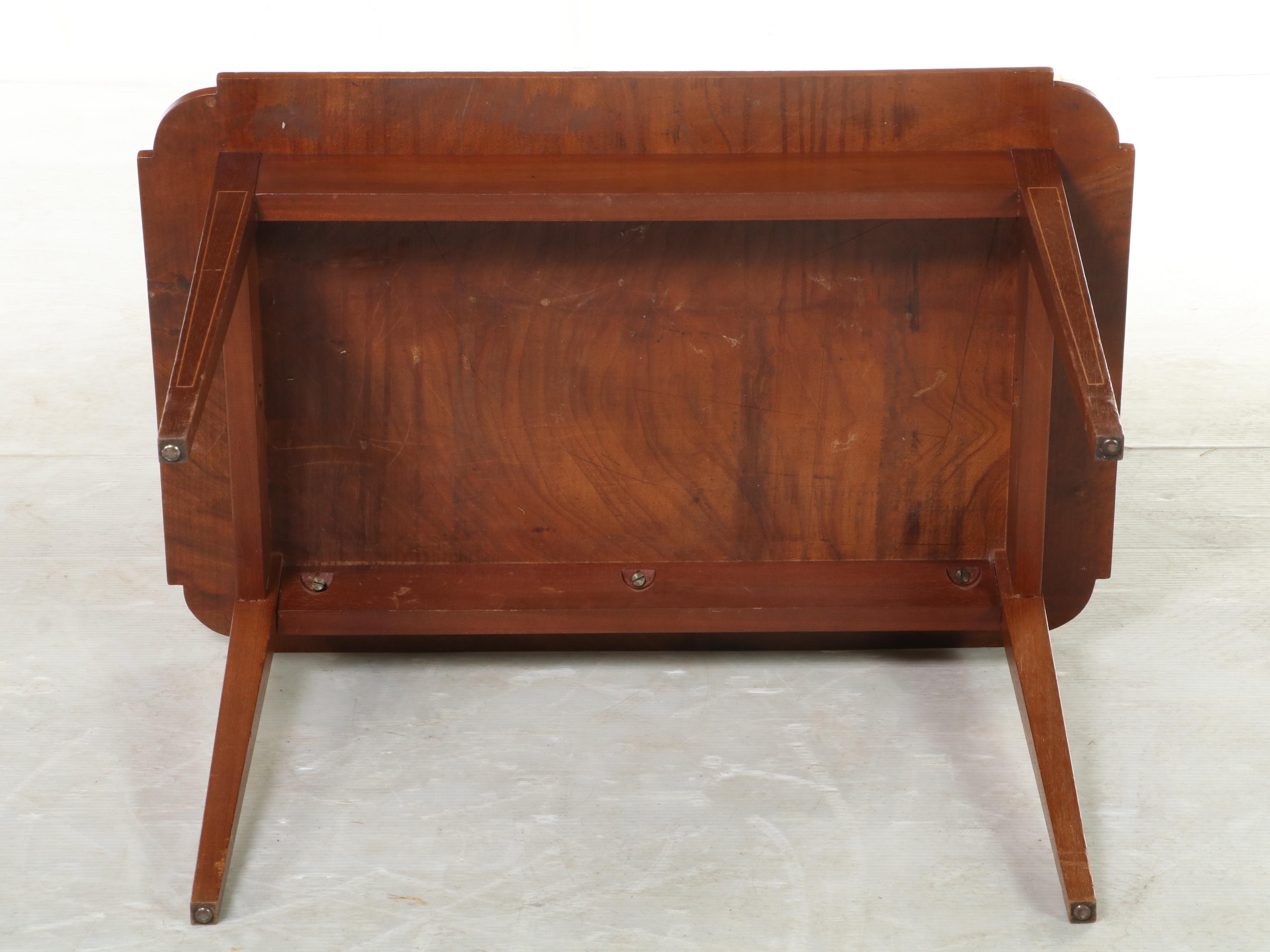 Federal Style Walnut and String-Inlaid Coffee Table, 20th Century