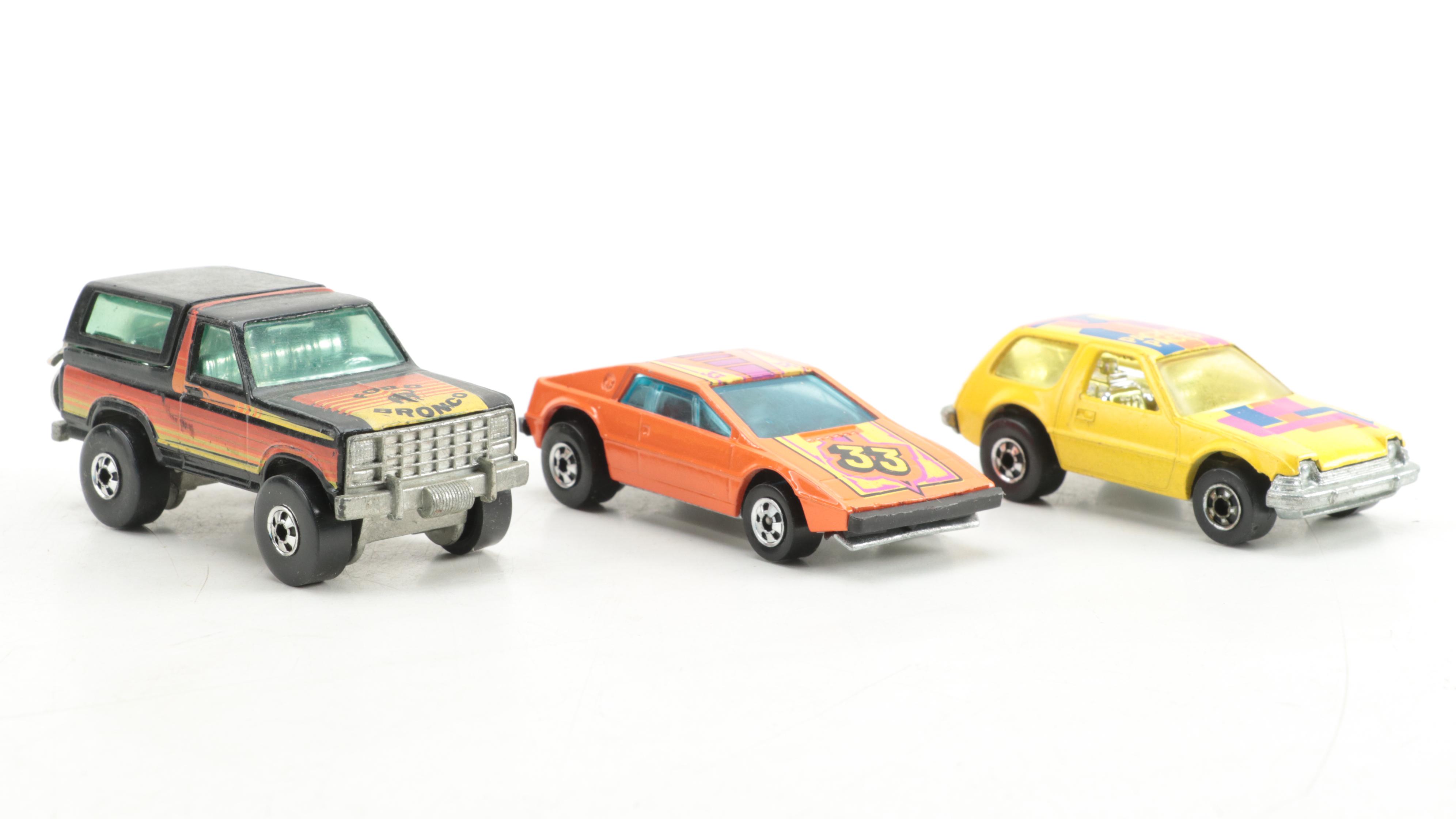 Mattel Hot Wheels Car Collector's Case with Toy Cars, Trucks Including Red Lines