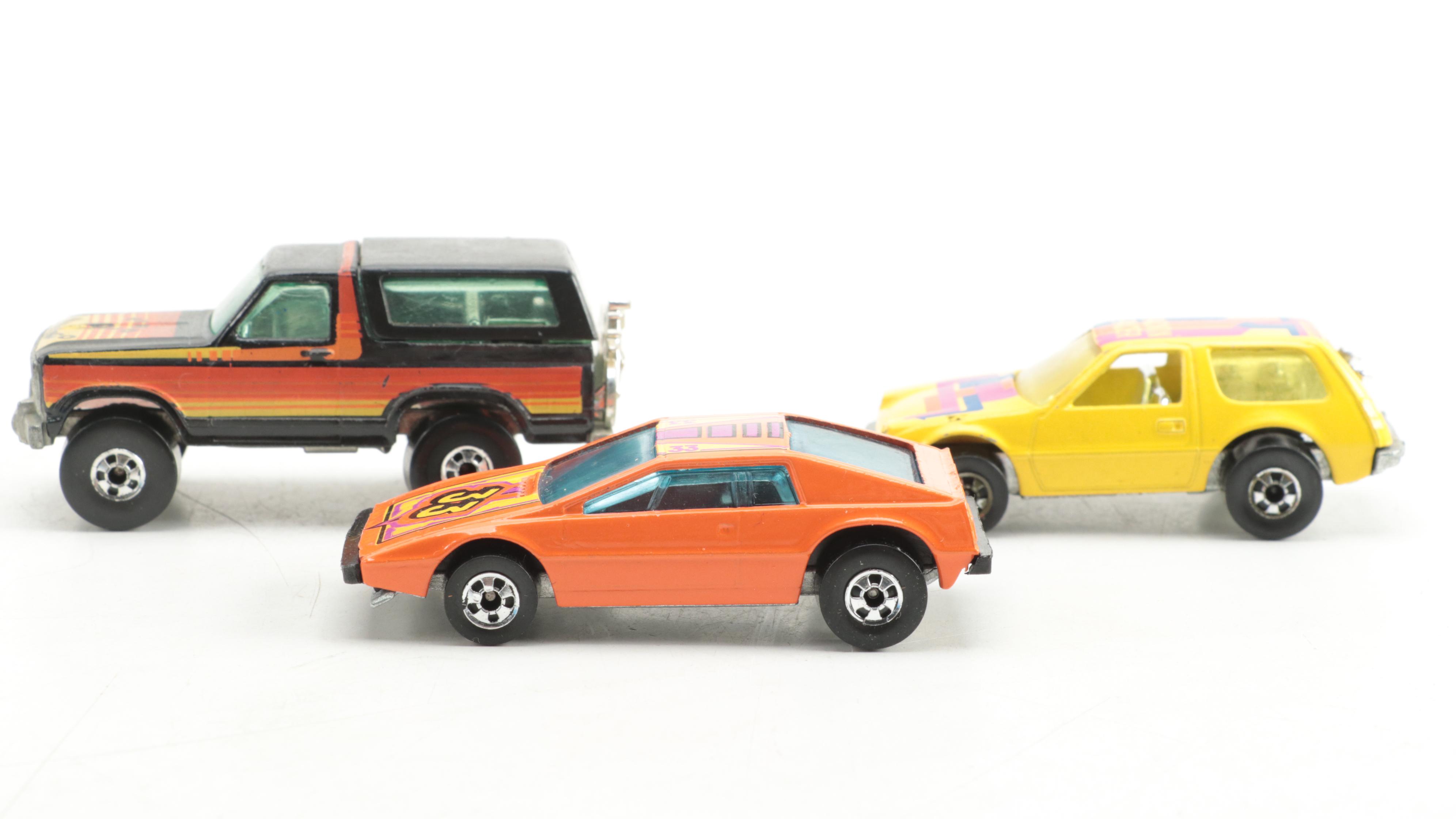 Mattel Hot Wheels Car Collector's Case with Toy Cars, Trucks Including Red Lines